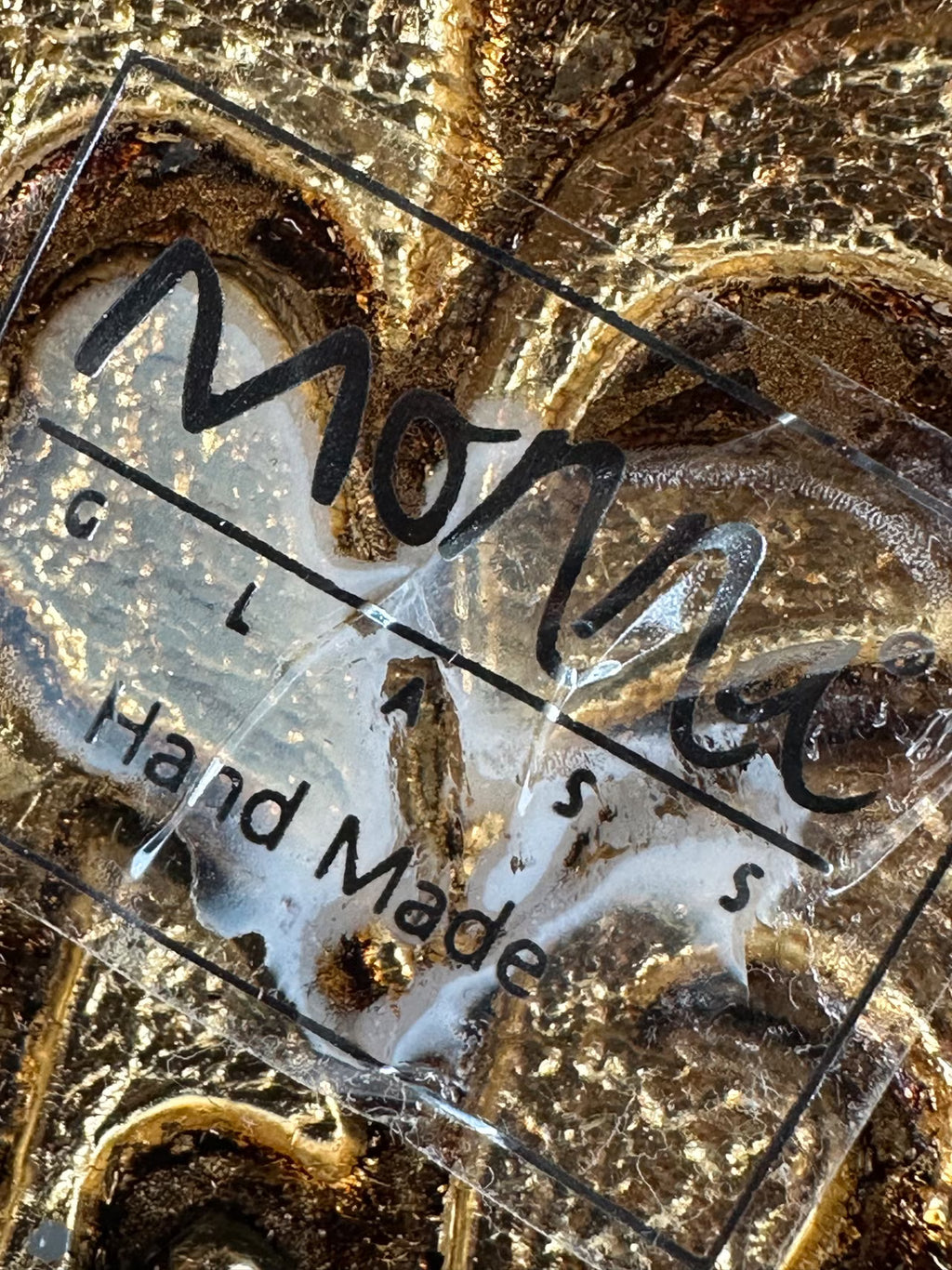 Monna Glass käsintehty tarjoiluvati / kakkuvati (kulta–musta)