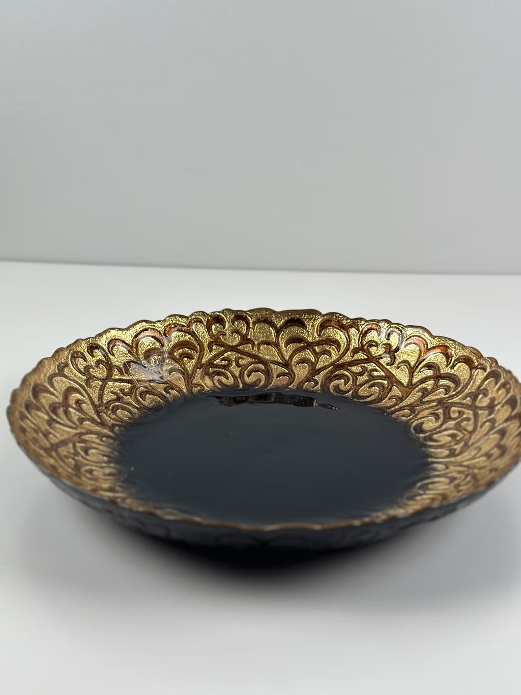 Monna Glass käsintehty tarjoiluvati / kakkuvati (kulta–musta)