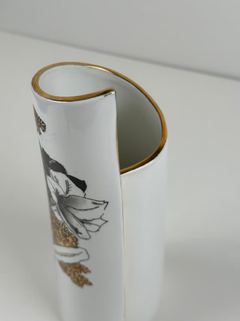 Uniikki moderni taidevaasi (32 cm)