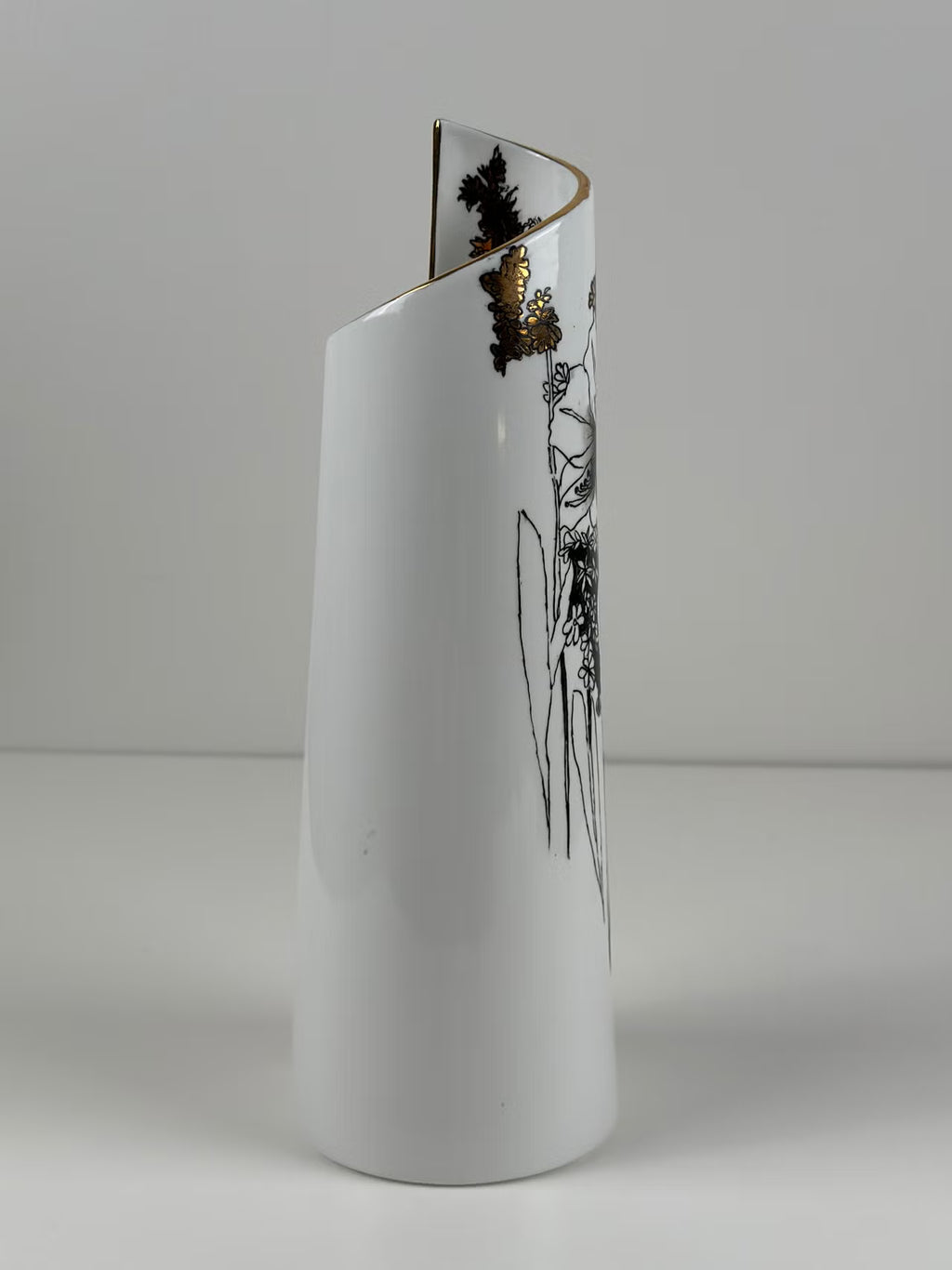 Uniikki moderni taidevaasi (32 cm)