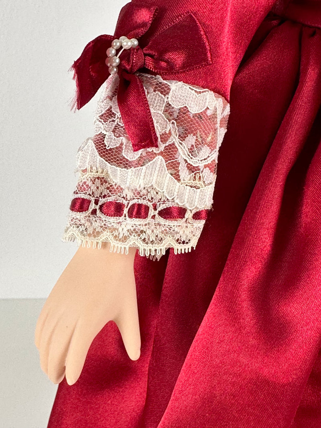 Laadukas posliininukke – 45 cm