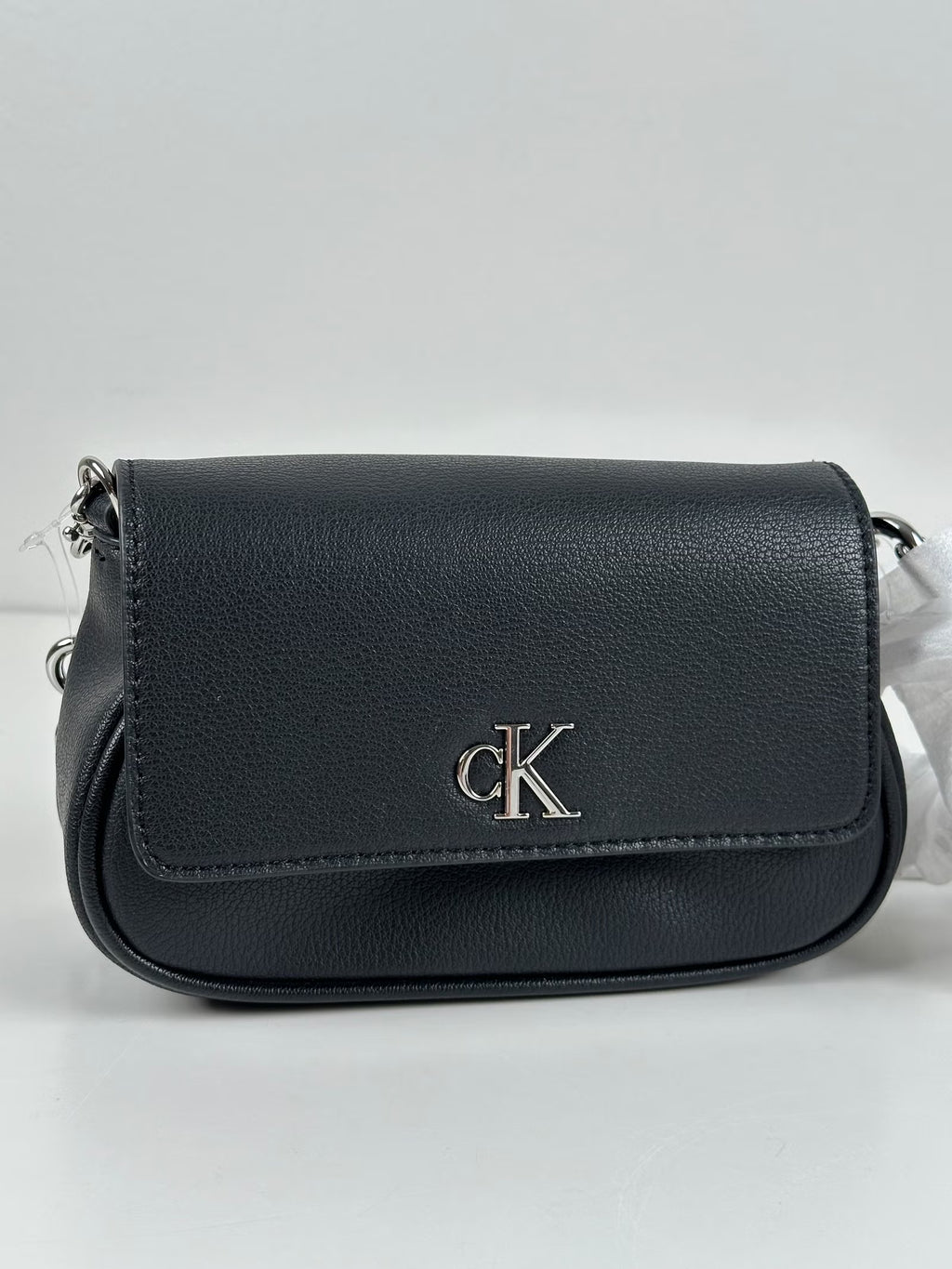 Calvin Klein Minimal Monogram -olkalaukku,