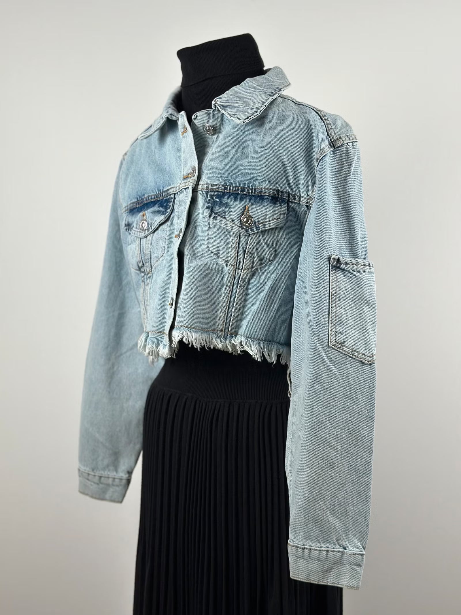 TurQuoise cropattu farkkutakki – rohkeasti omaa tyyliä!