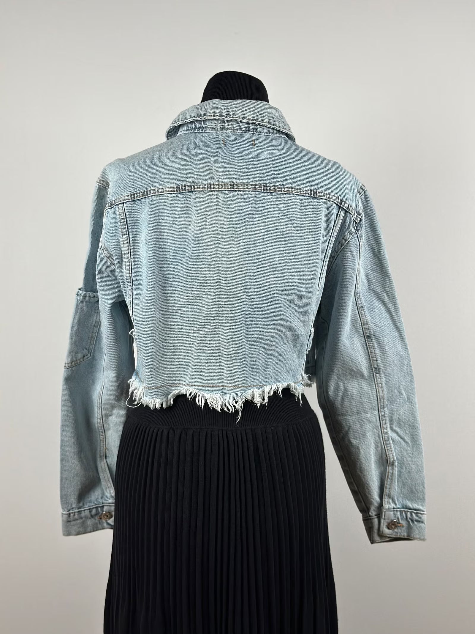 TurQuoise cropattu farkkutakki – rohkeasti omaa tyyliä!