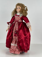 🌹 Keräilyposliininukke – punainen satiinipuku, n. 45 cm