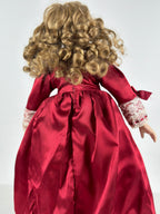 🌹 Keräilyposliininukke – punainen satiinipuku, n. 45 cm