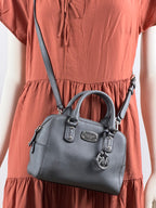 Michael Kors harmaa crossbody / pikkulaukku