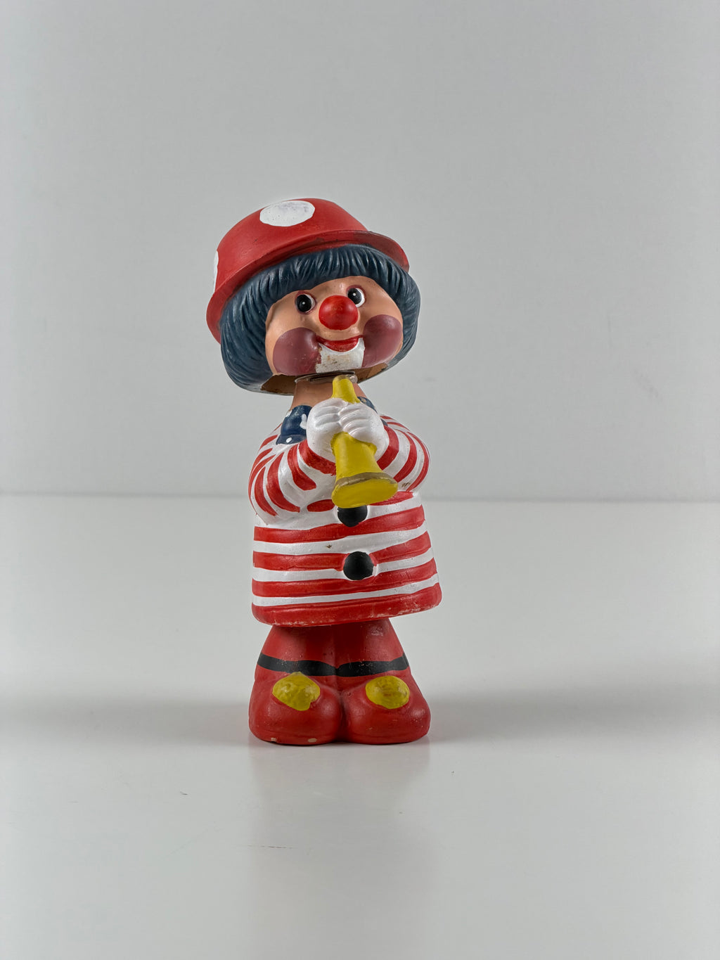 Vintage keraaminen pellefiguuri jousimekanismilla – 20 cm