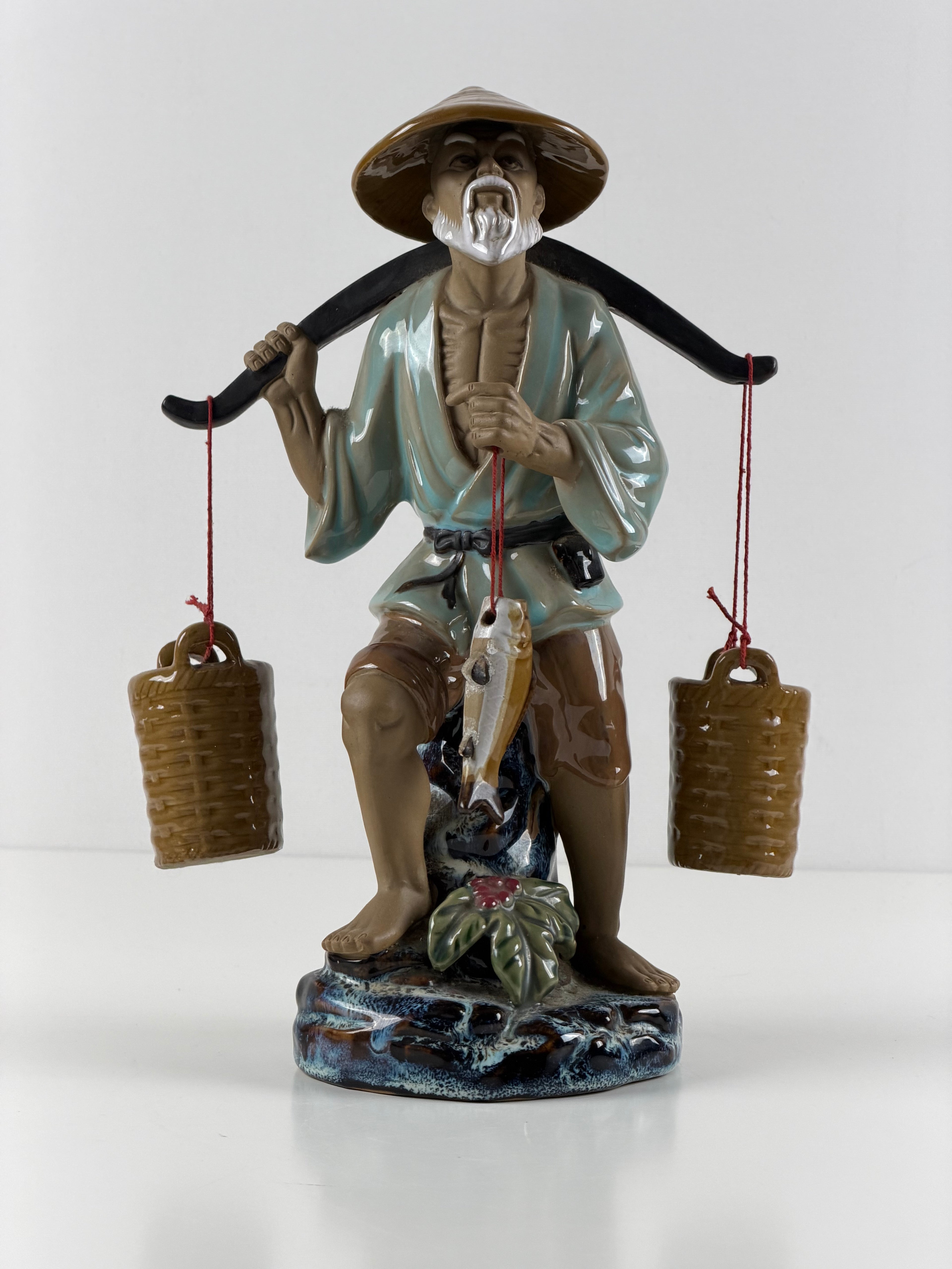 Shiwan Chinese Fisherman – suuri lasitettu kiinalainen keramiikkafiguuri 33 cm