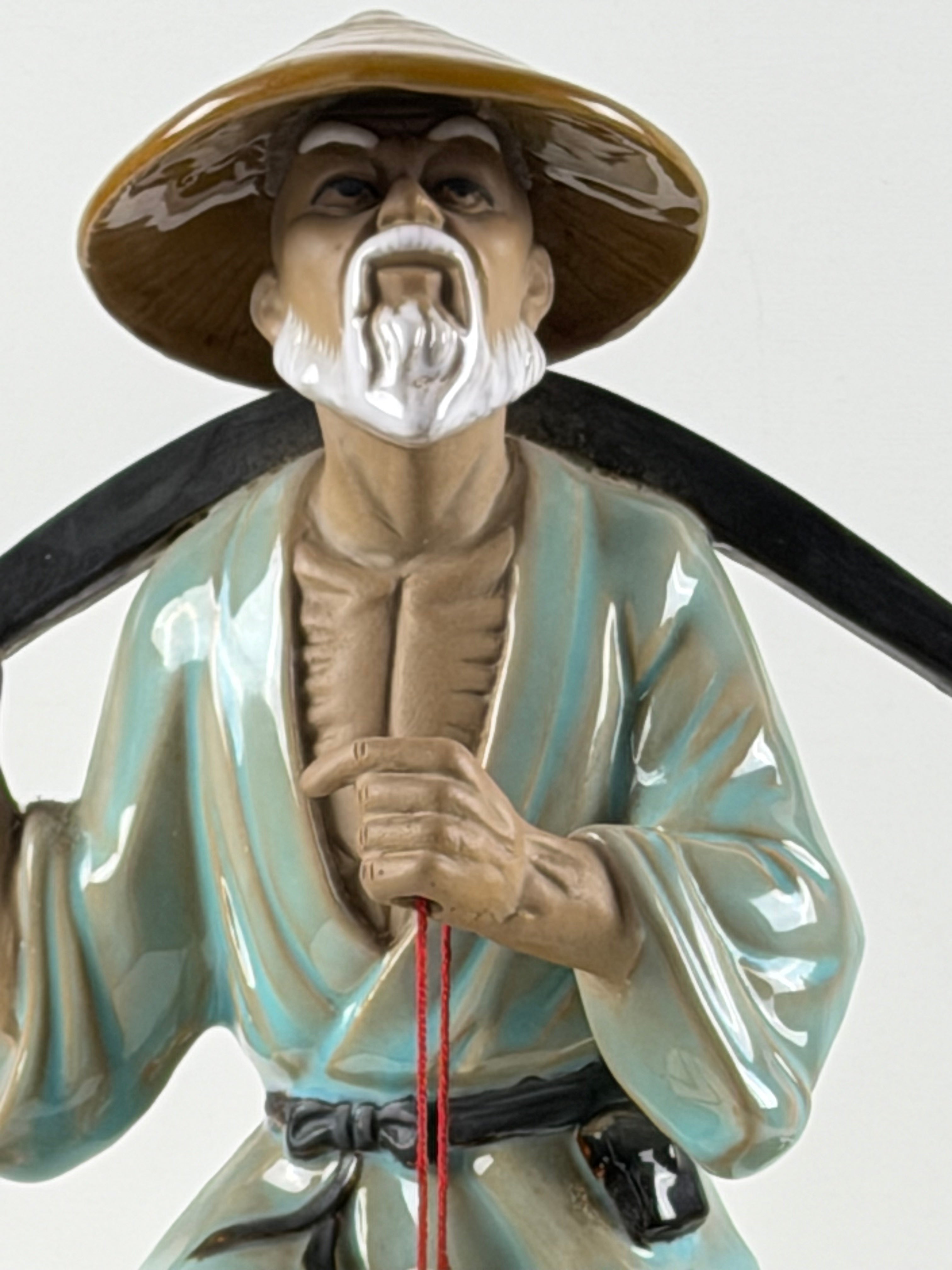 Shiwan Chinese Fisherman – suuri lasitettu kiinalainen keramiikkafiguuri 33 cm