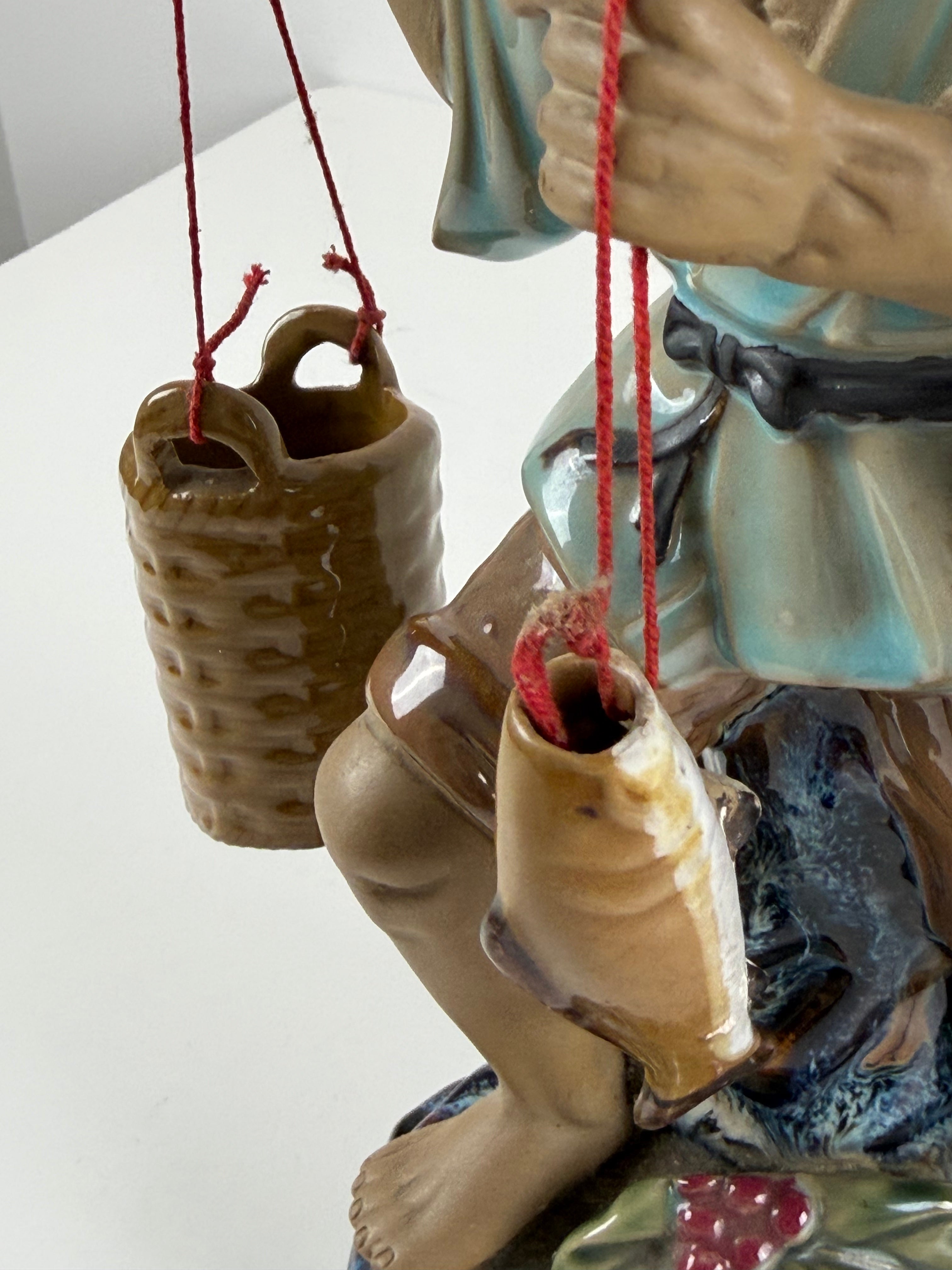Shiwan Chinese Fisherman – suuri lasitettu kiinalainen keramiikkafiguuri 33 cm