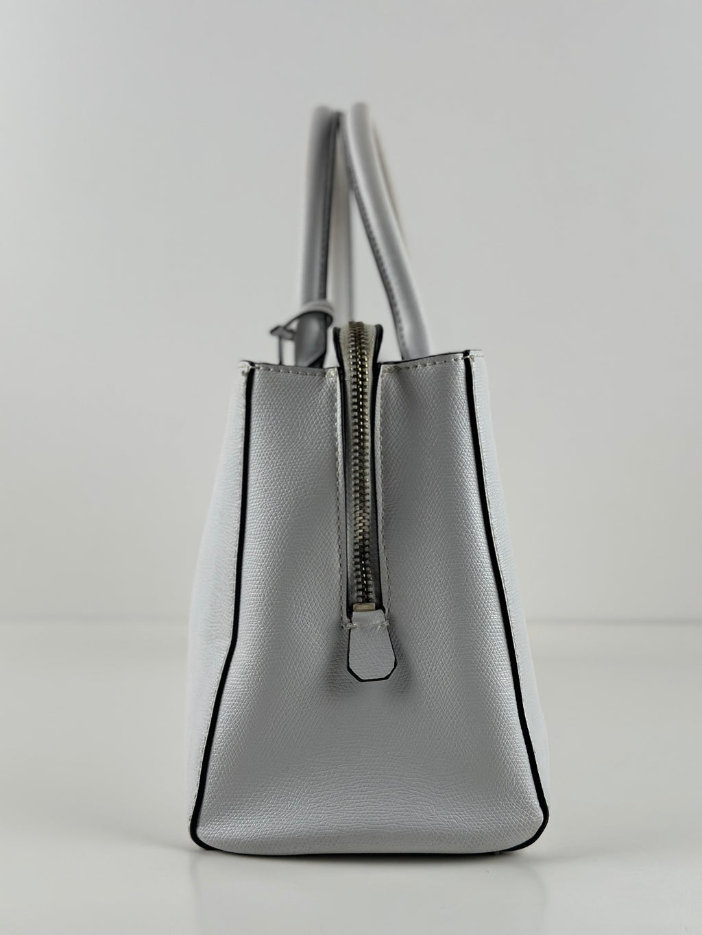 Guess Vikky Satchel – valkoinen laukku