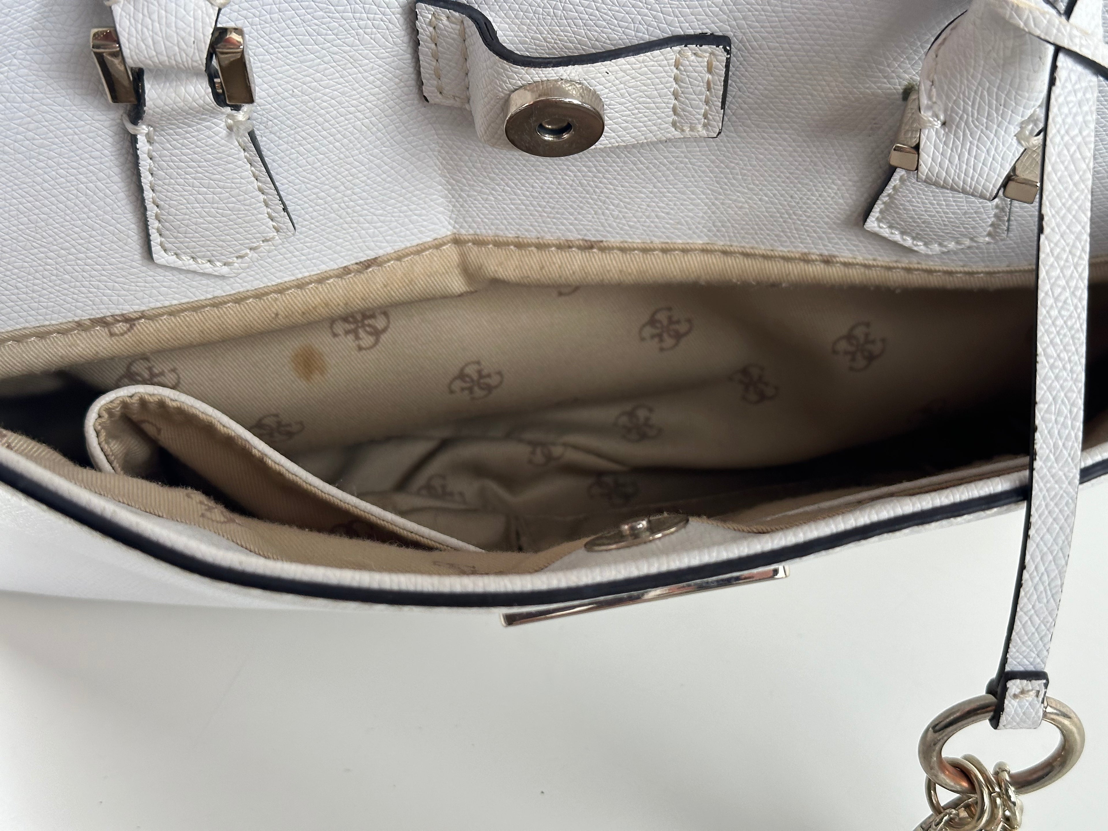Guess Vikky Satchel – valkoinen laukku