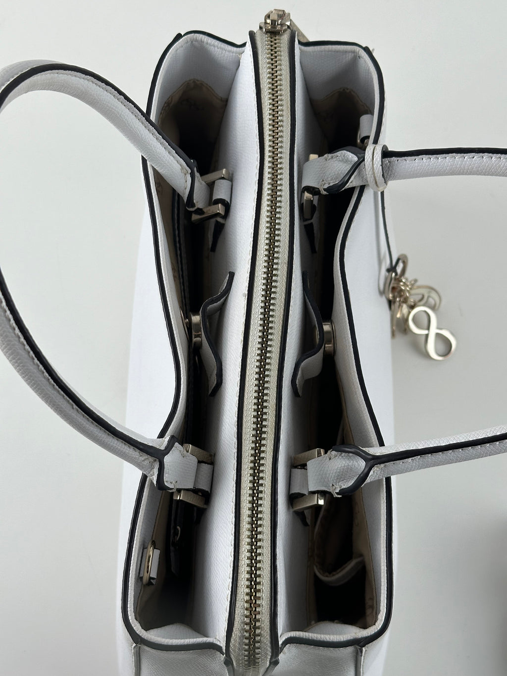 Guess Vikky Satchel – valkoinen laukku