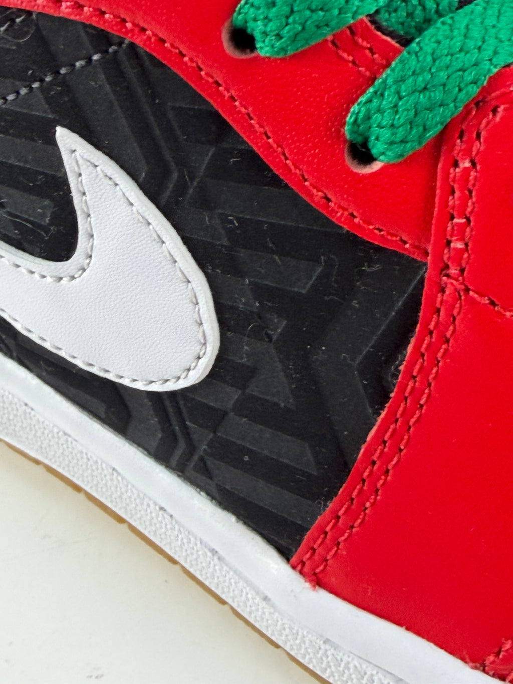 Air Jordan 1 Mid SE “Black / Fire Red / White / Malachite”