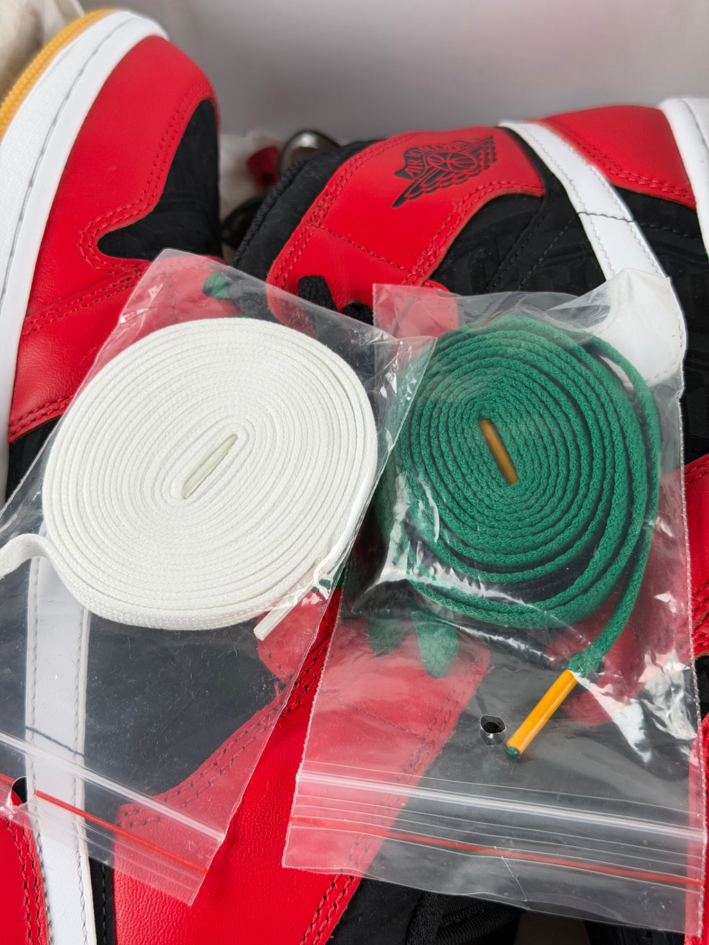 Air Jordan 1 Mid SE “Black / Fire Red / White / Malachite”