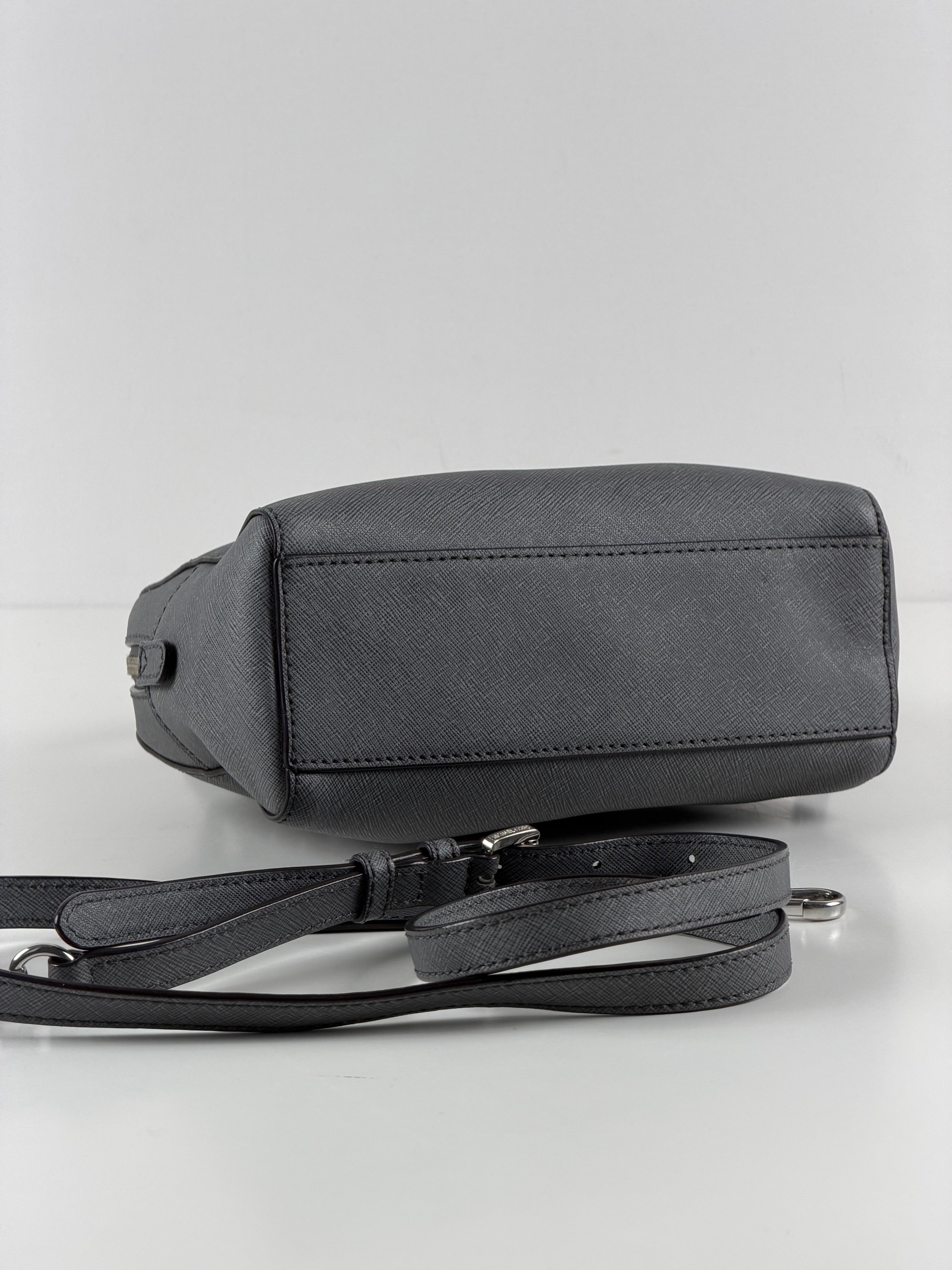 Michael Kors harmaa crossbody / pikkulaukku