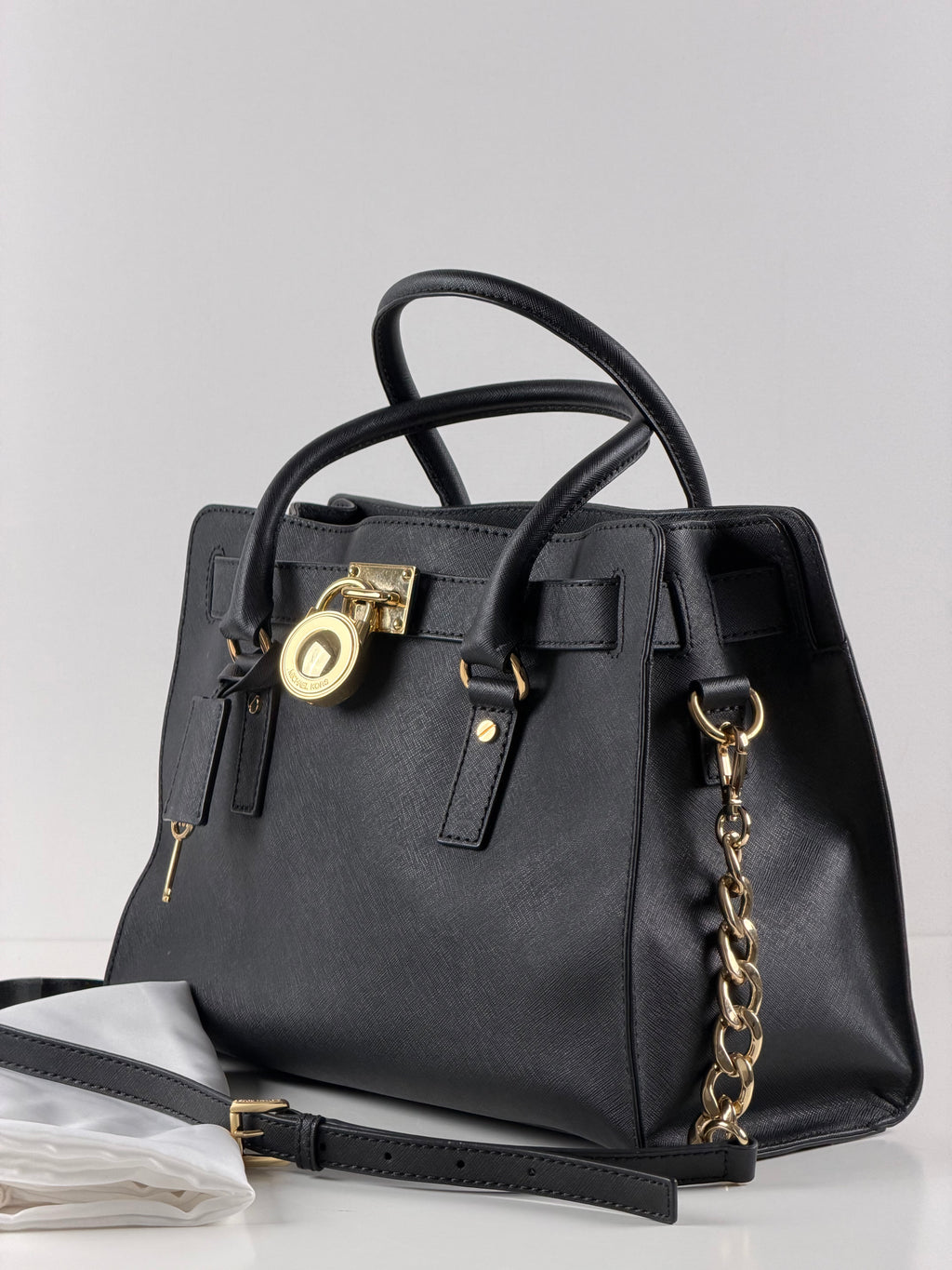 Michael Kors Hamilton Satchel -käsilaukku, musta