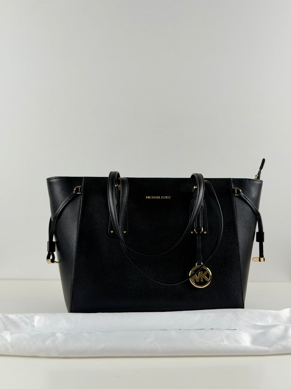 Michael Kors Voyager Medium Multifunction Tote Leather – musta nahkalaukku