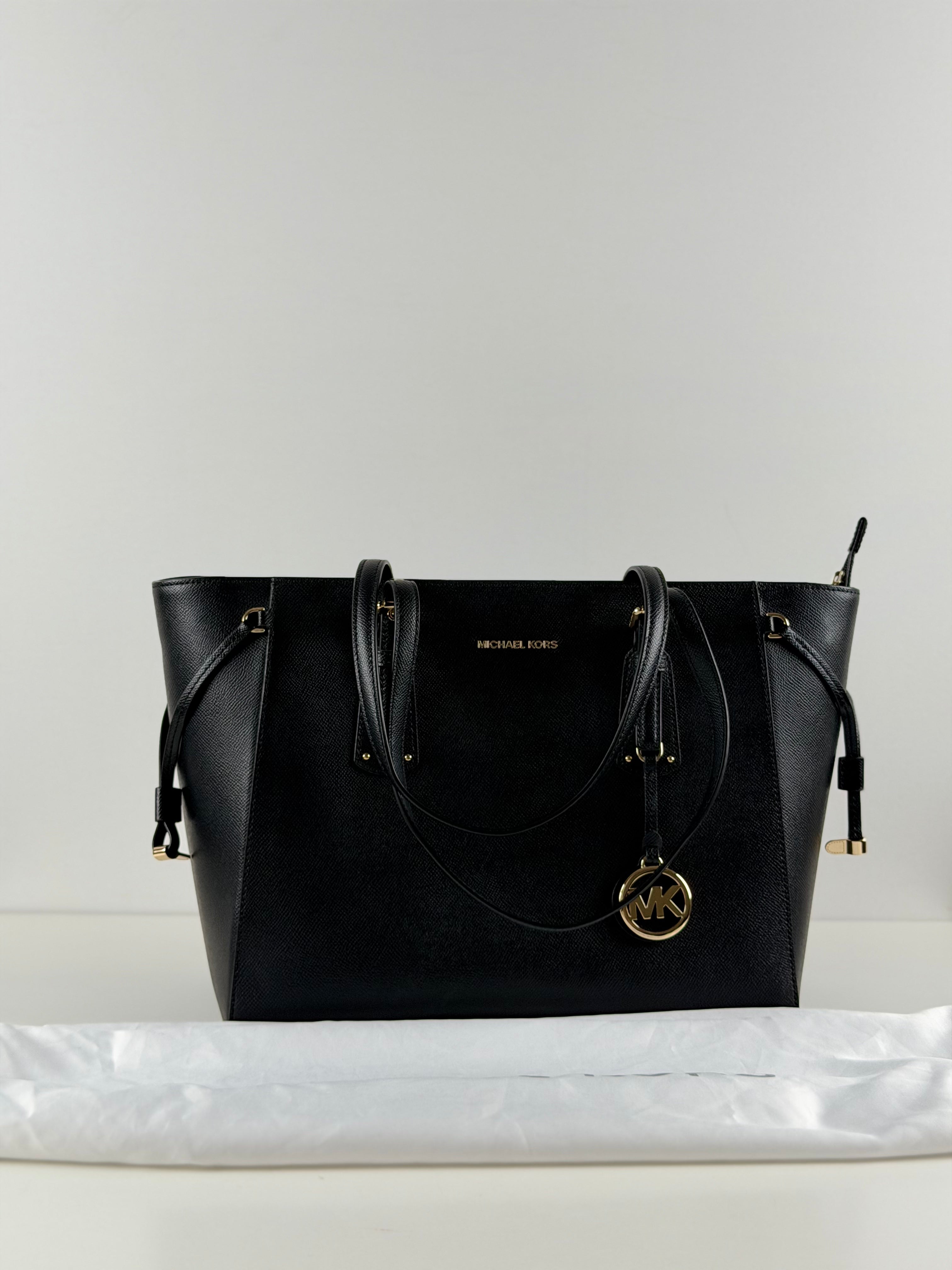 Michael Kors Voyager Medium Multifunction Tote Leather – musta nahkalaukku