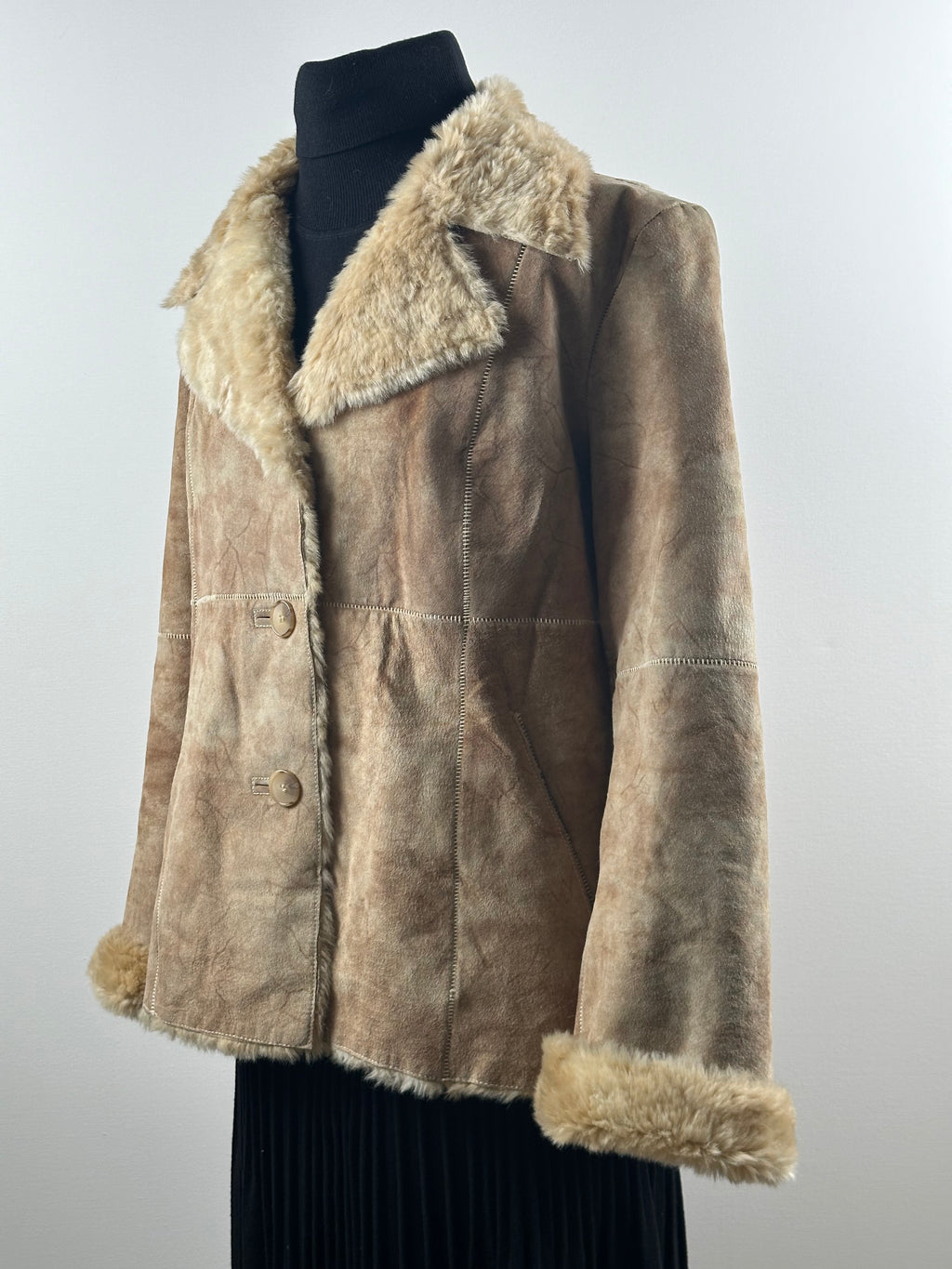 Guess – aito nahkainen teddyvuorattu takki