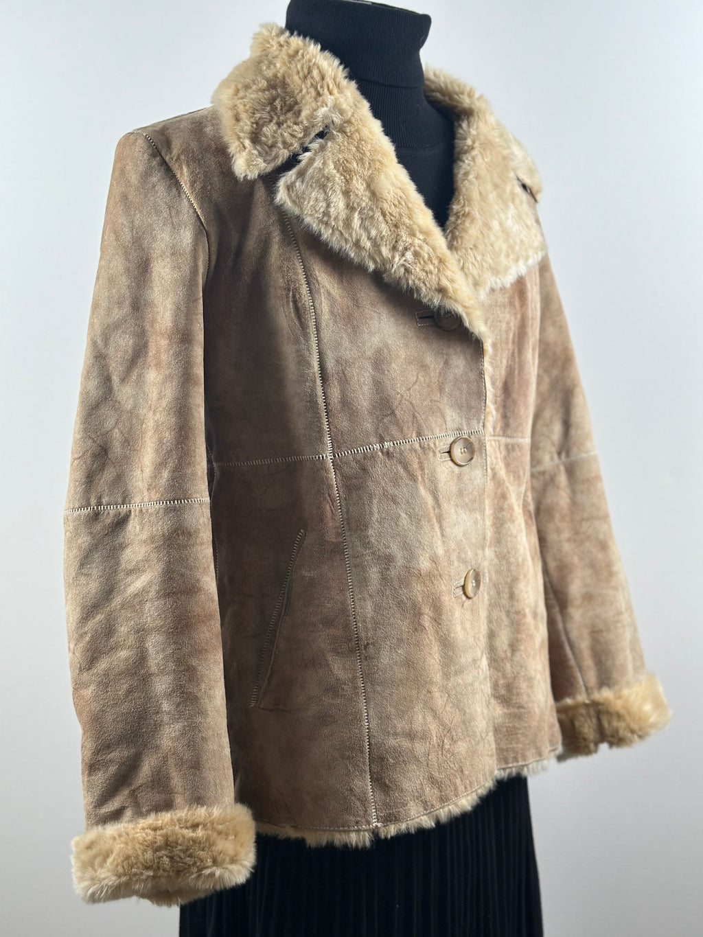 Guess – aito nahkainen teddyvuorattu takki