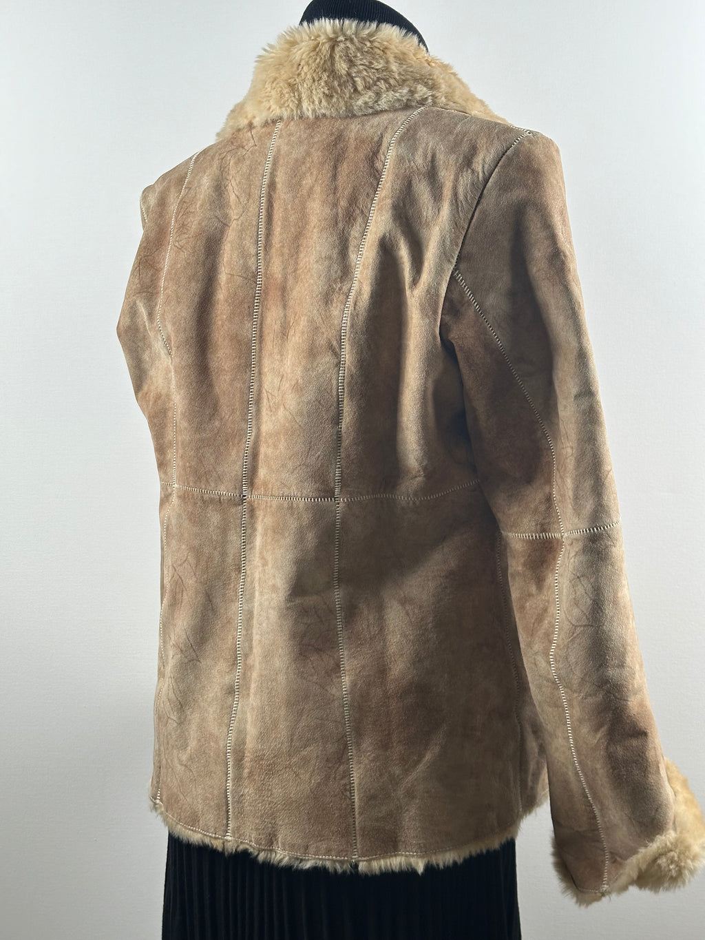 Guess – aito nahkainen teddyvuorattu takki