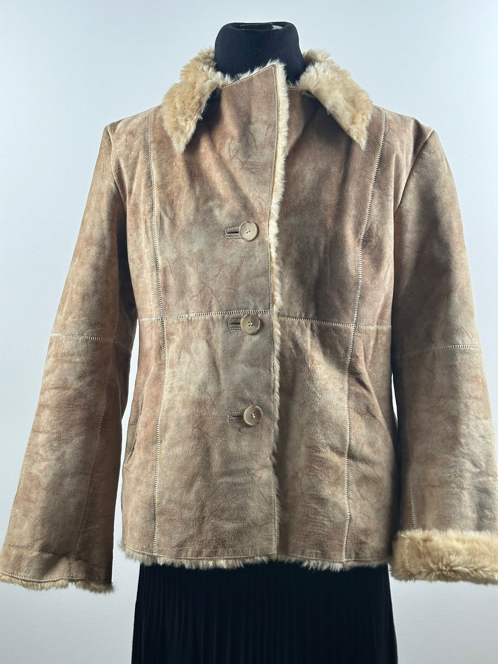 Guess – aito nahkainen teddyvuorattu takki