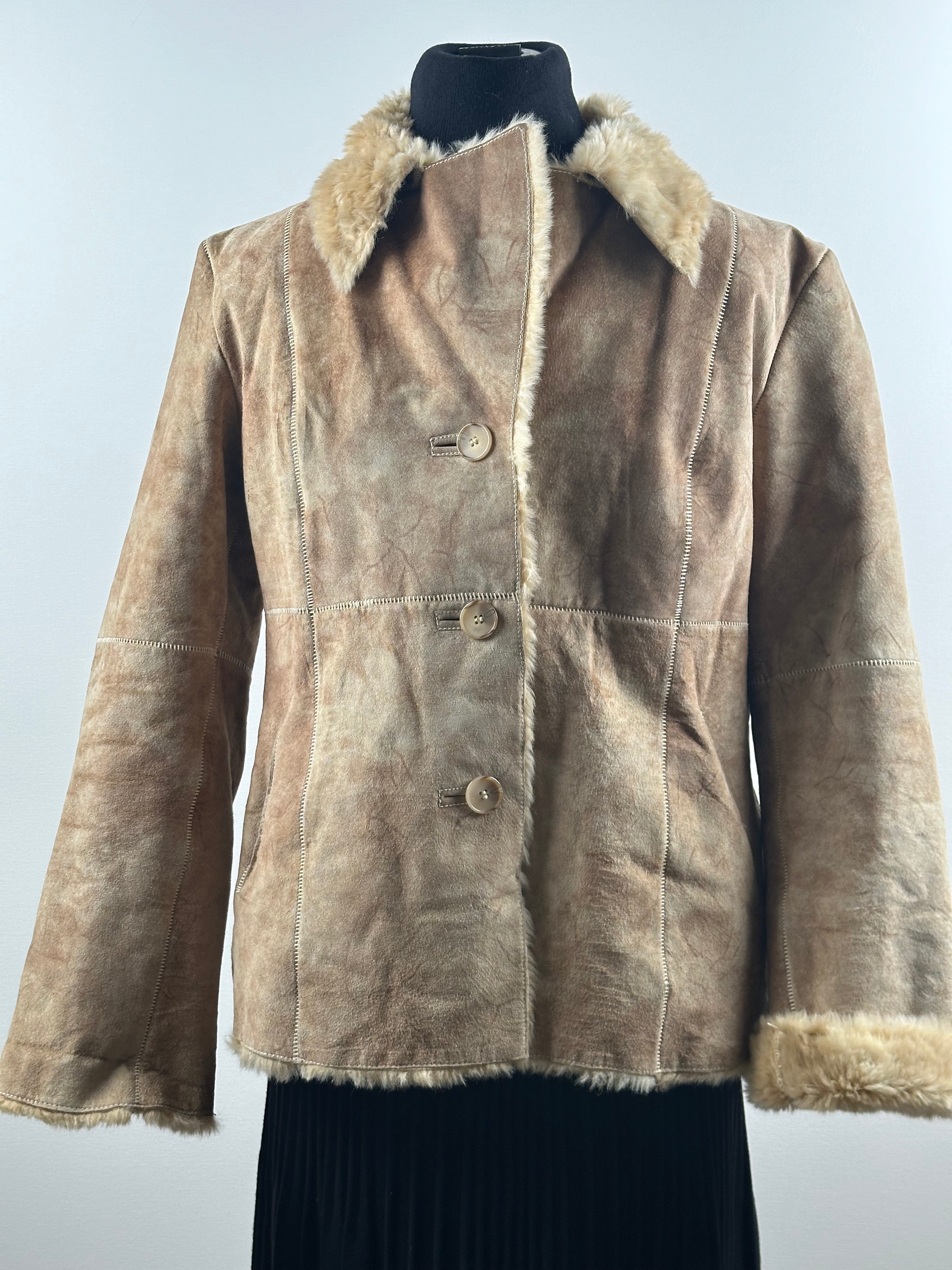 Guess – aito nahkainen teddyvuorattu takki