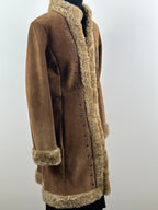 Guess – pitkä aito nahkatakki teddyvuorilla & kirjailuilla