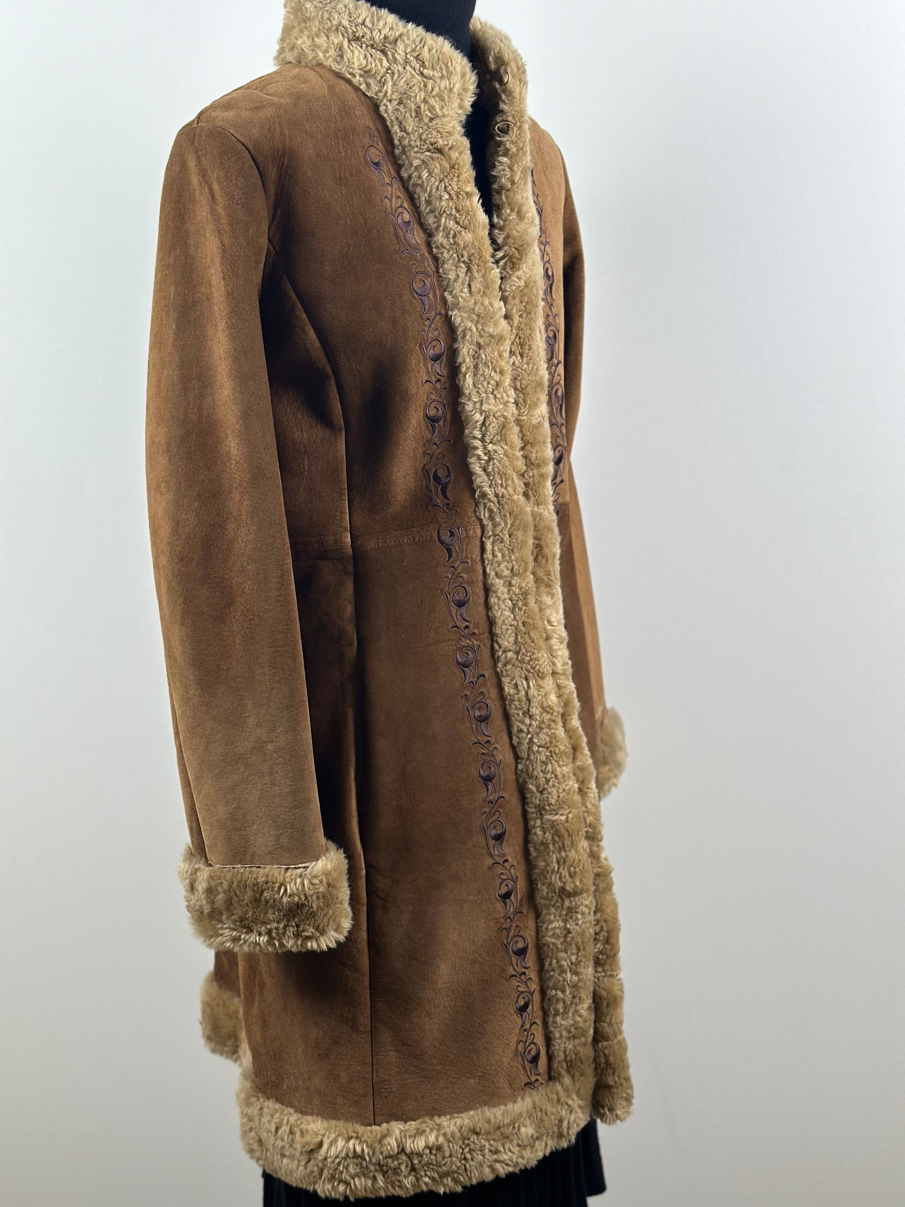 Guess – pitkä aito nahkatakki teddyvuorilla & kirjailuilla