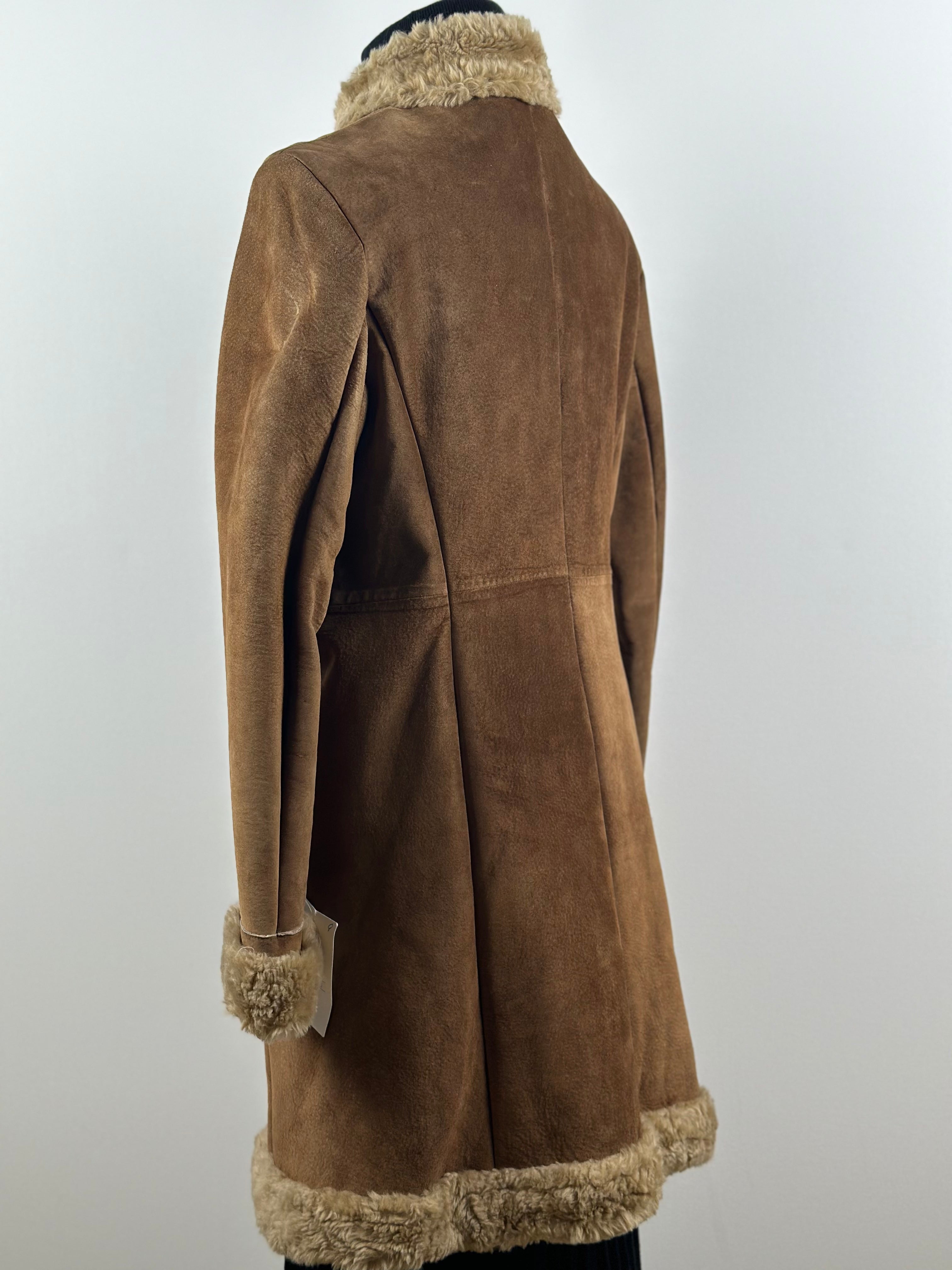 Guess – pitkä aito nahkatakki teddyvuorilla & kirjailuilla