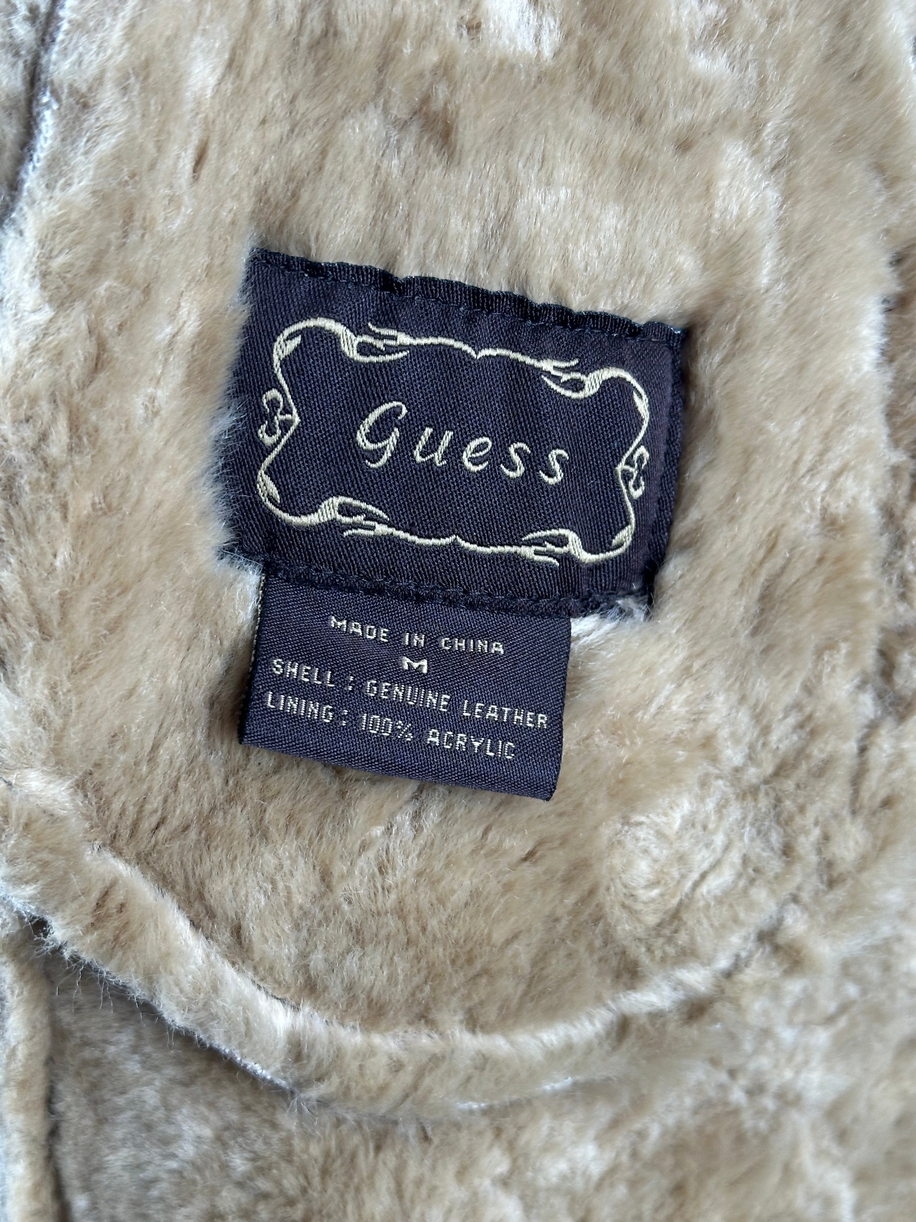 Guess – pitkä aito nahkatakki teddyvuorilla & kirjailuilla