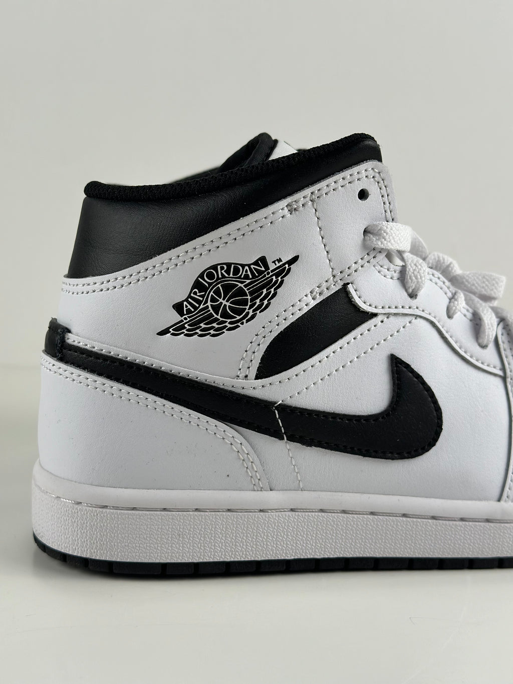 Air Jordan 1 Mid White/Black