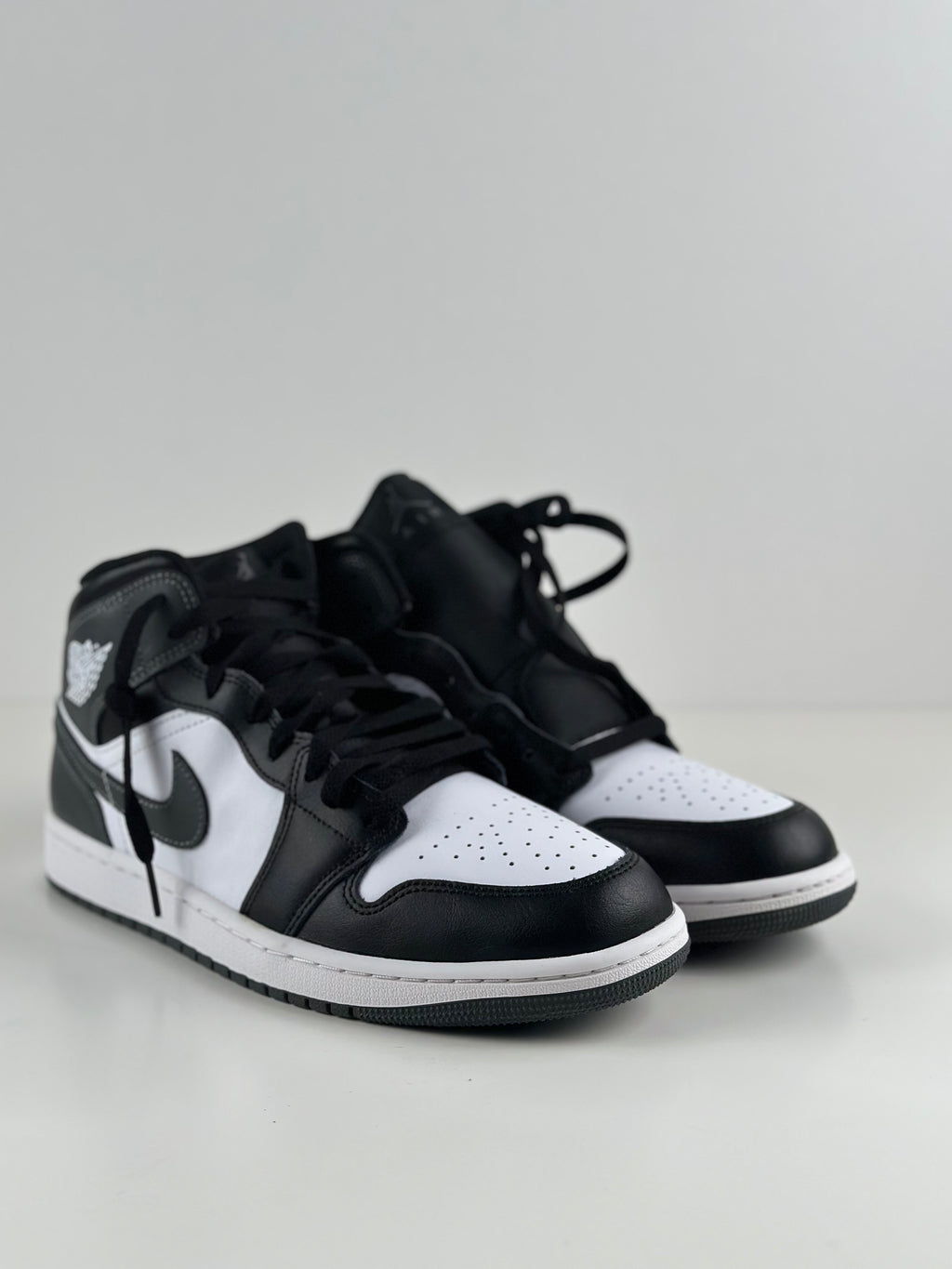 Air Jordan 1 Mid "Black/White-Grey"