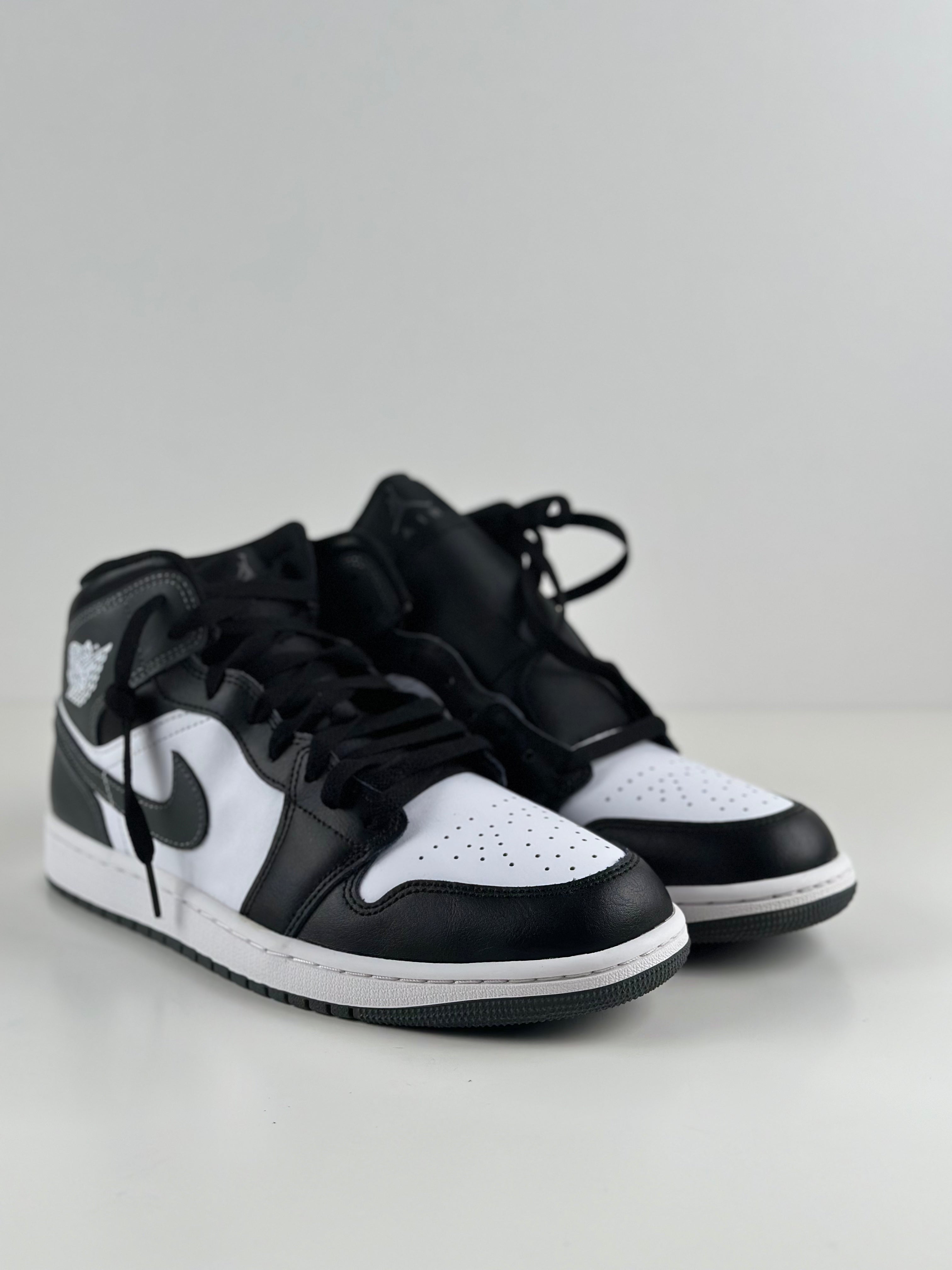 Air Jordan 1 Mid "Black/White-Grey"