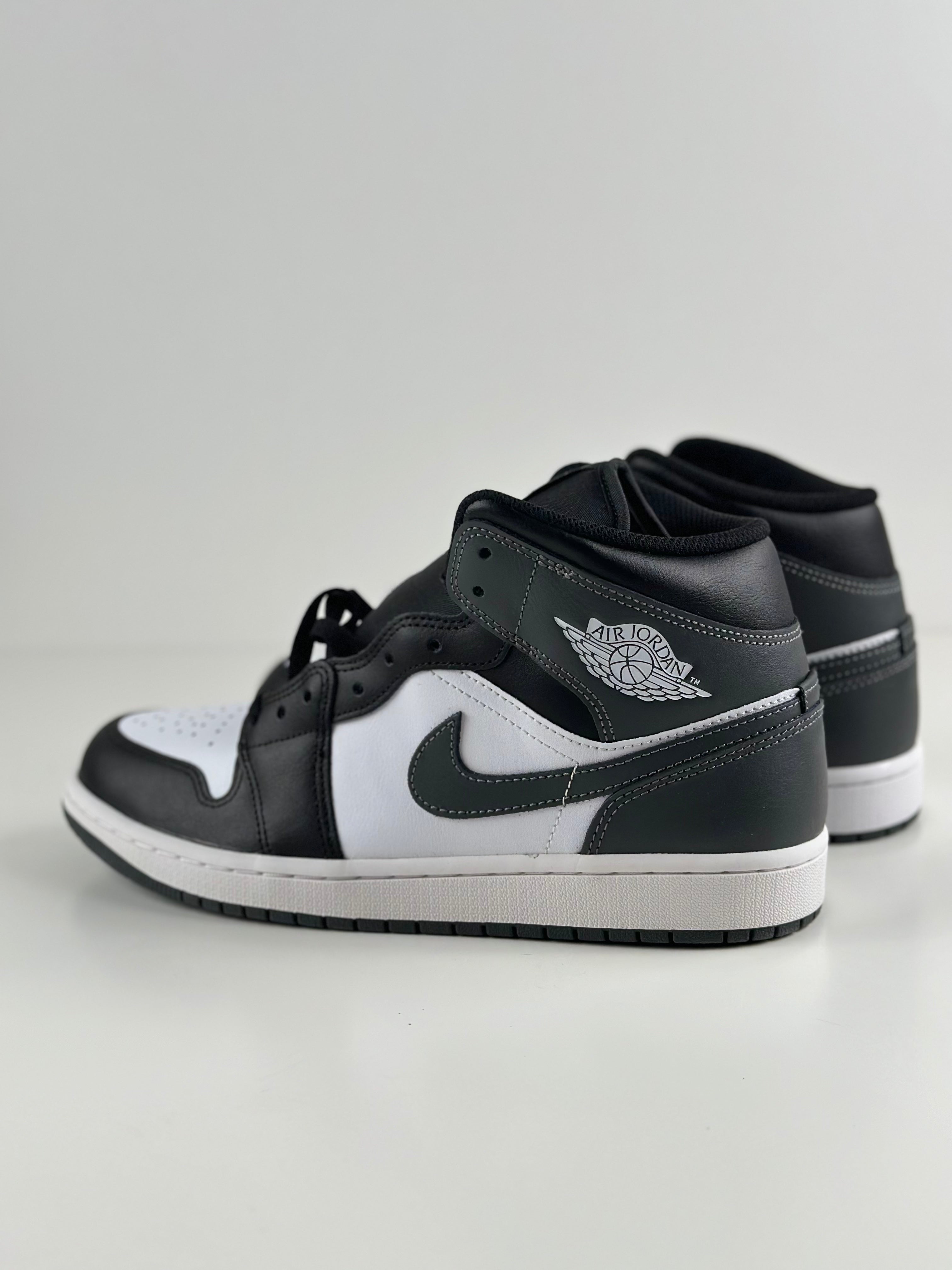 Air Jordan 1 Mid "Black/White-Grey"