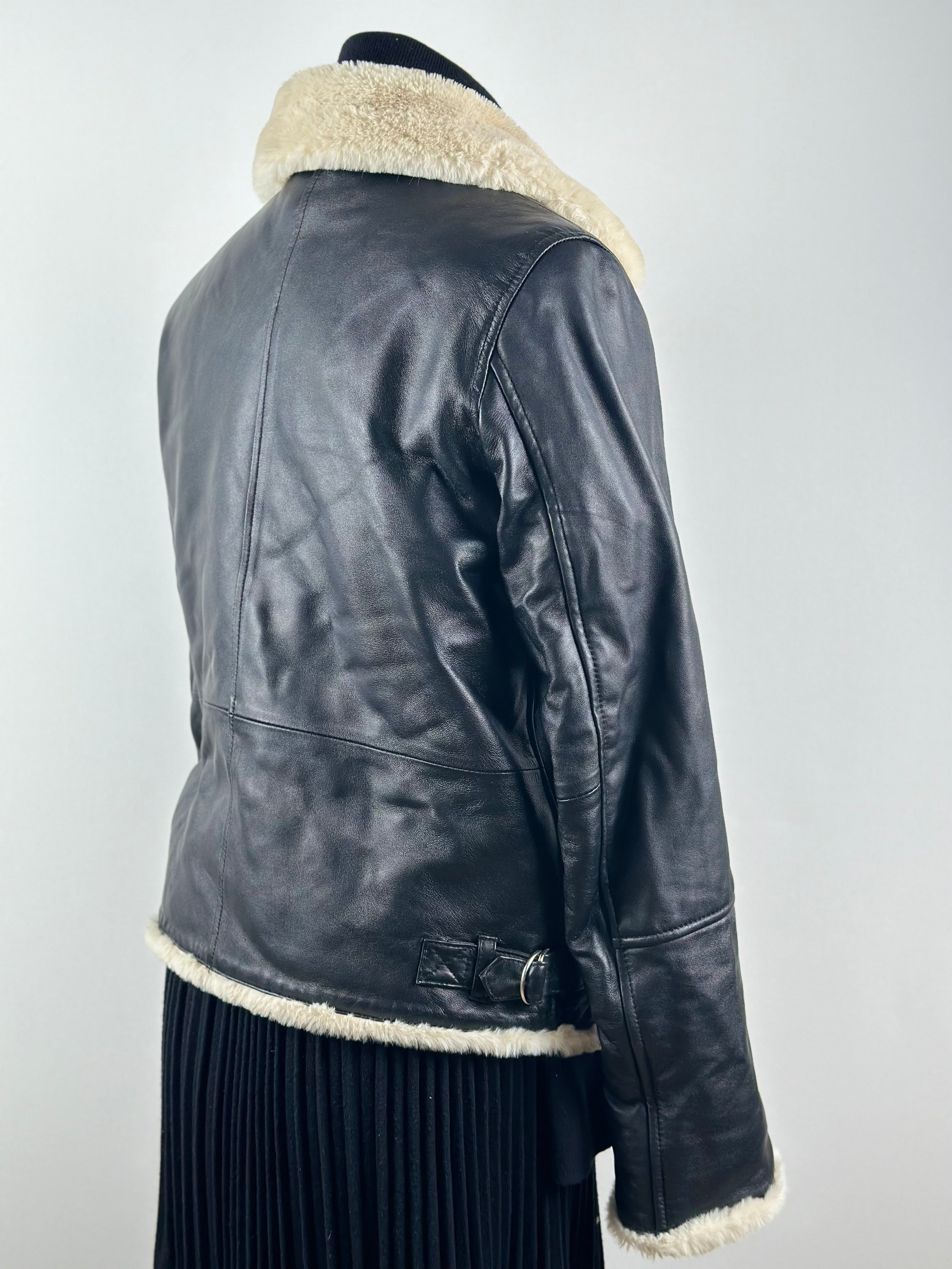 Jofama Bella – Naisten musta biker-nahkatakki teddyvuorella (koko 38)