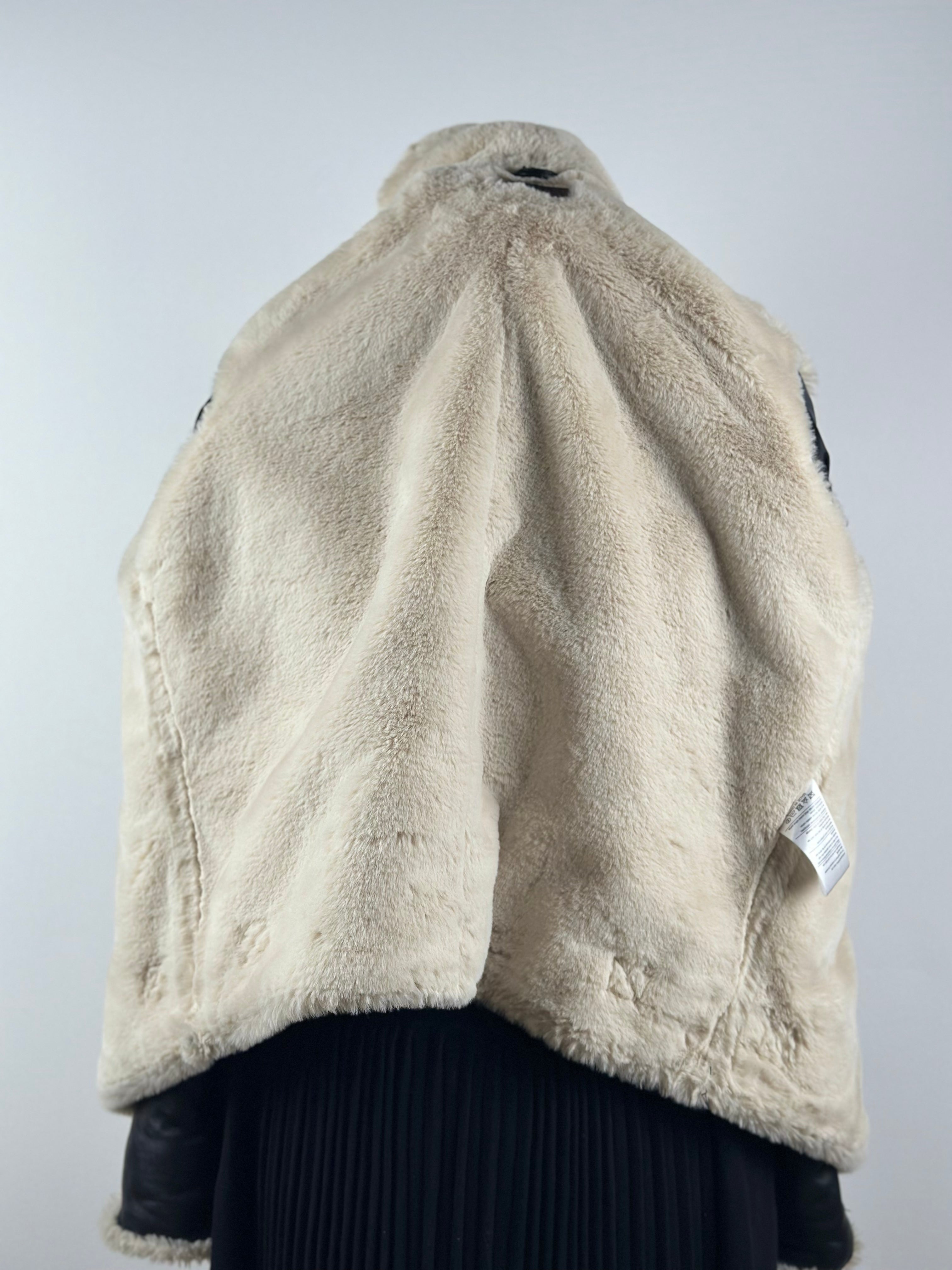 Jofama Bella – Naisten musta biker-nahkatakki teddyvuorella (koko 38)