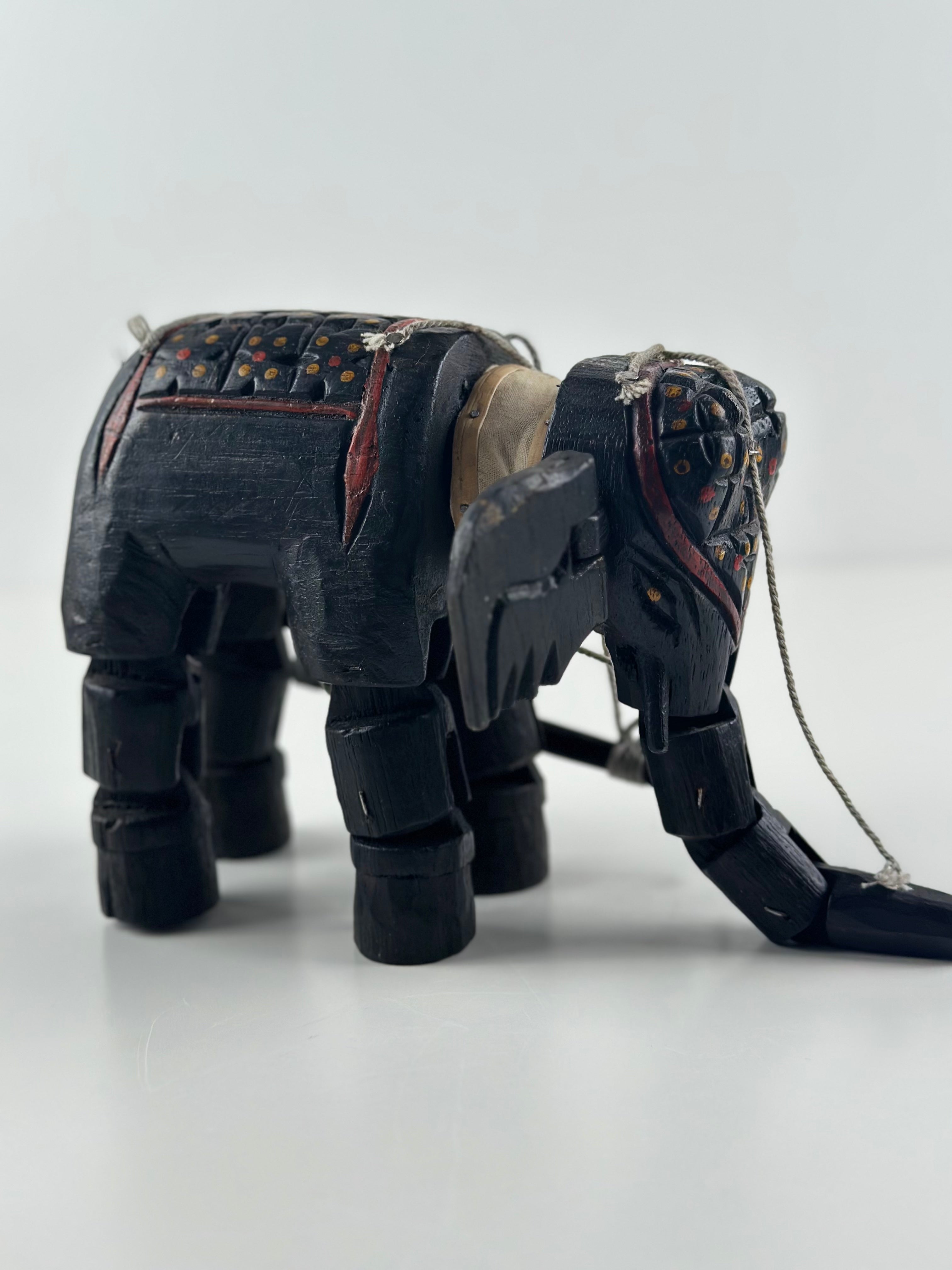 🐘 Intialainen käsin veistetty puunorsu – liikuteltava folk-taide-esine