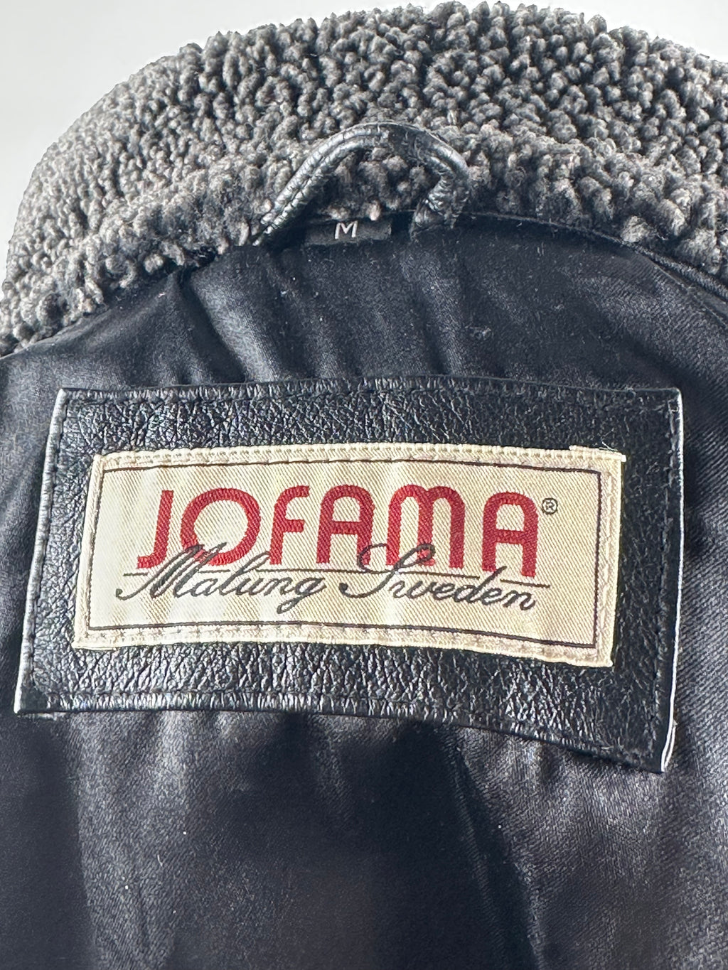 Jofama by Sweden – Naisten nahkatakki teddy-kauluksella (M)