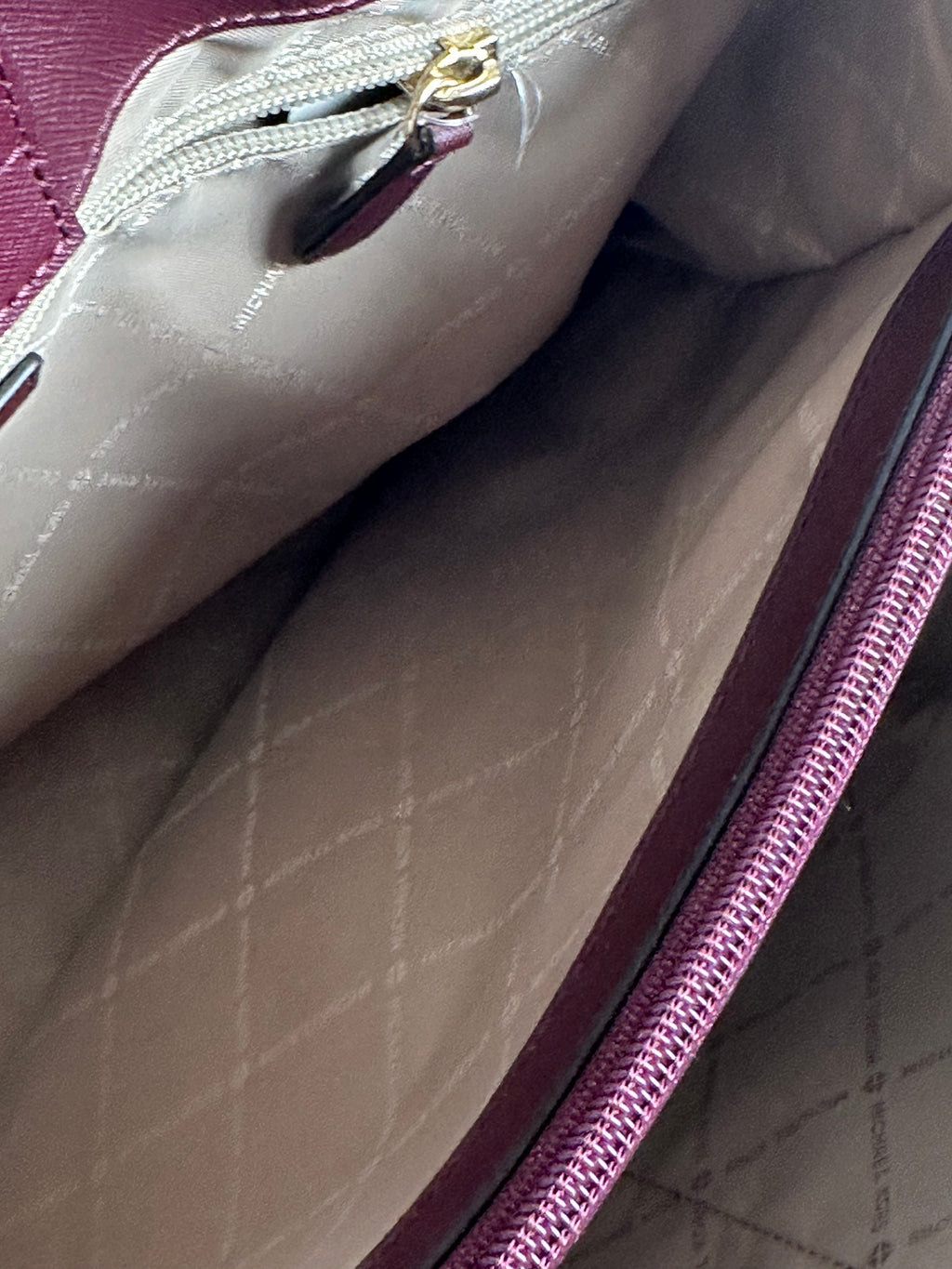 Michael Kors Susannah LG EW Tote – Merlot
