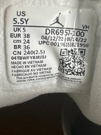 Air Jordan 1 Mid SE (GS) – White/Gym Red/Black – koko 38 (UUSI)