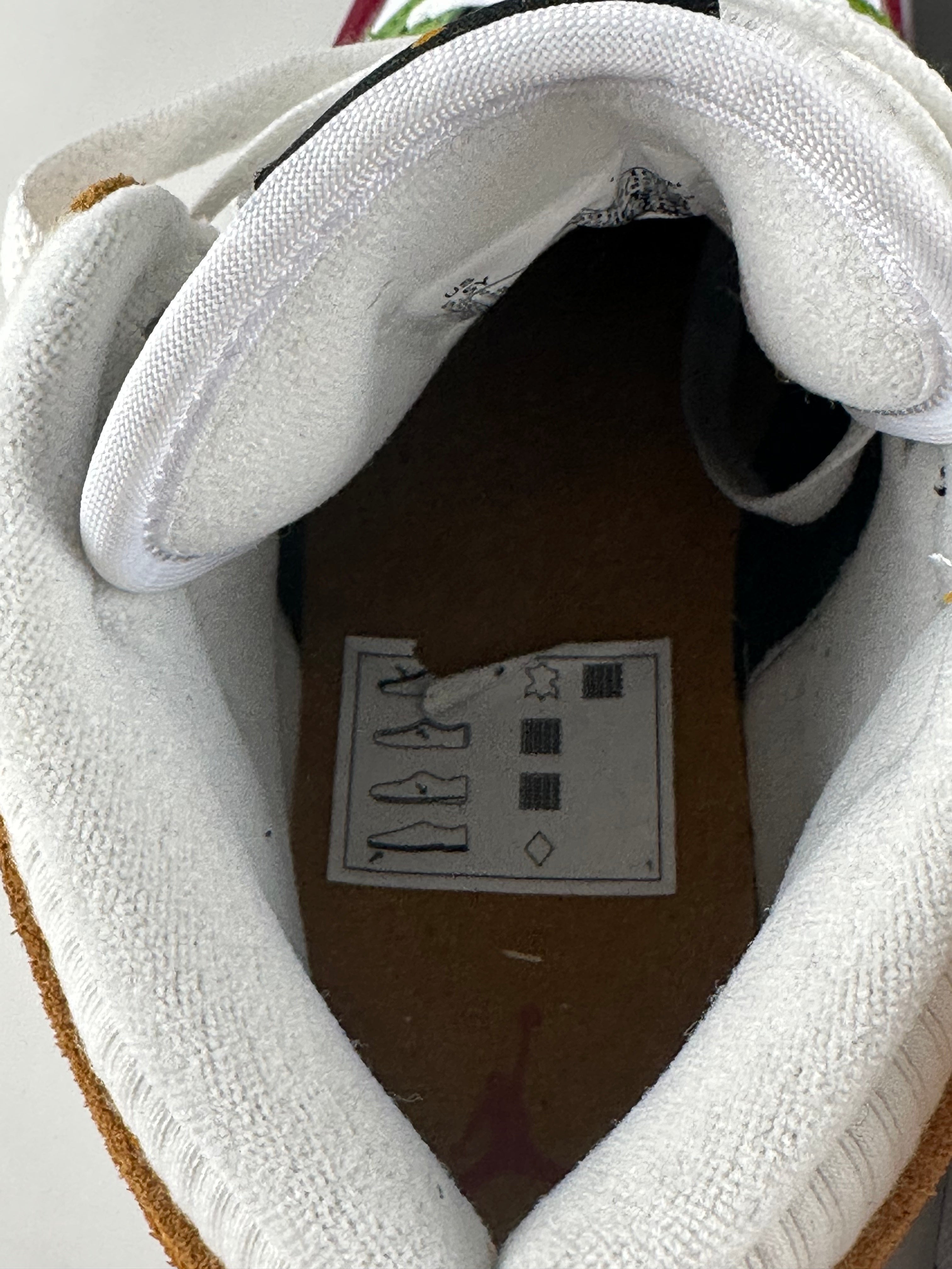 Air Jordan 1 Mid SE (GS) – White/Gym Red/Black – koko 38 (UUSI)