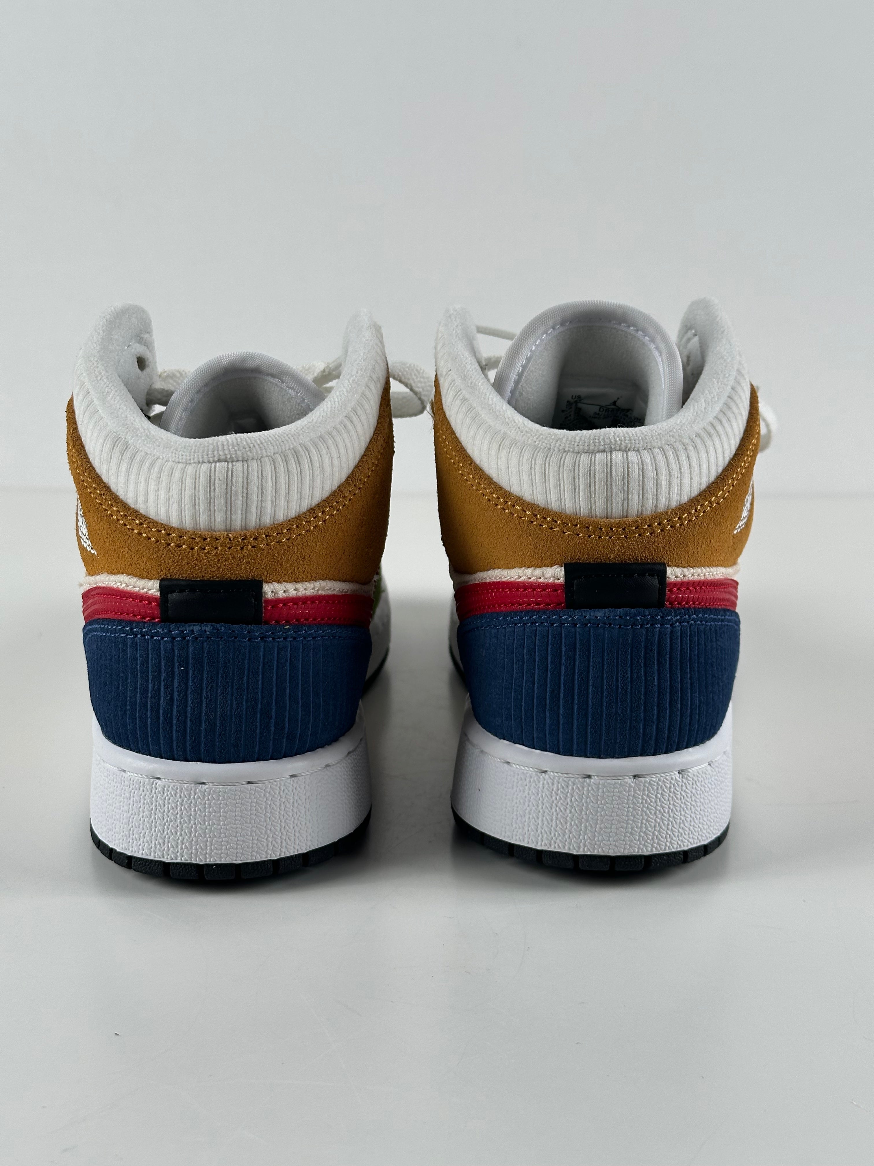 Air Jordan 1 Mid SE (GS) – White/Gym Red/Black – koko 38 (UUSI)