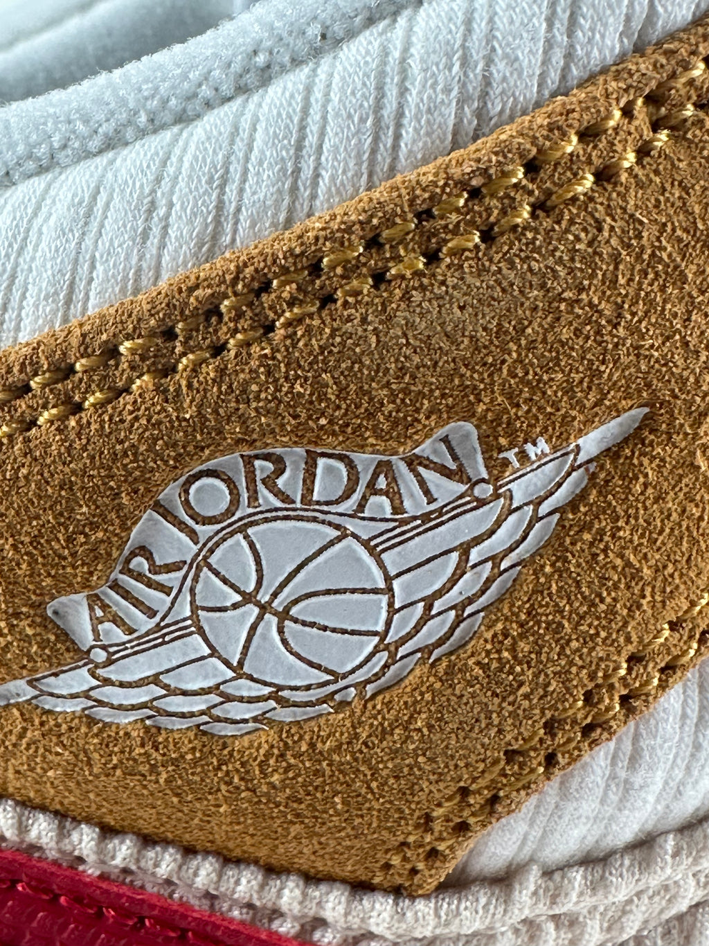 Air Jordan 1 Mid SE (GS) – White/Gym Red/Black – koko 38 (UUSI)