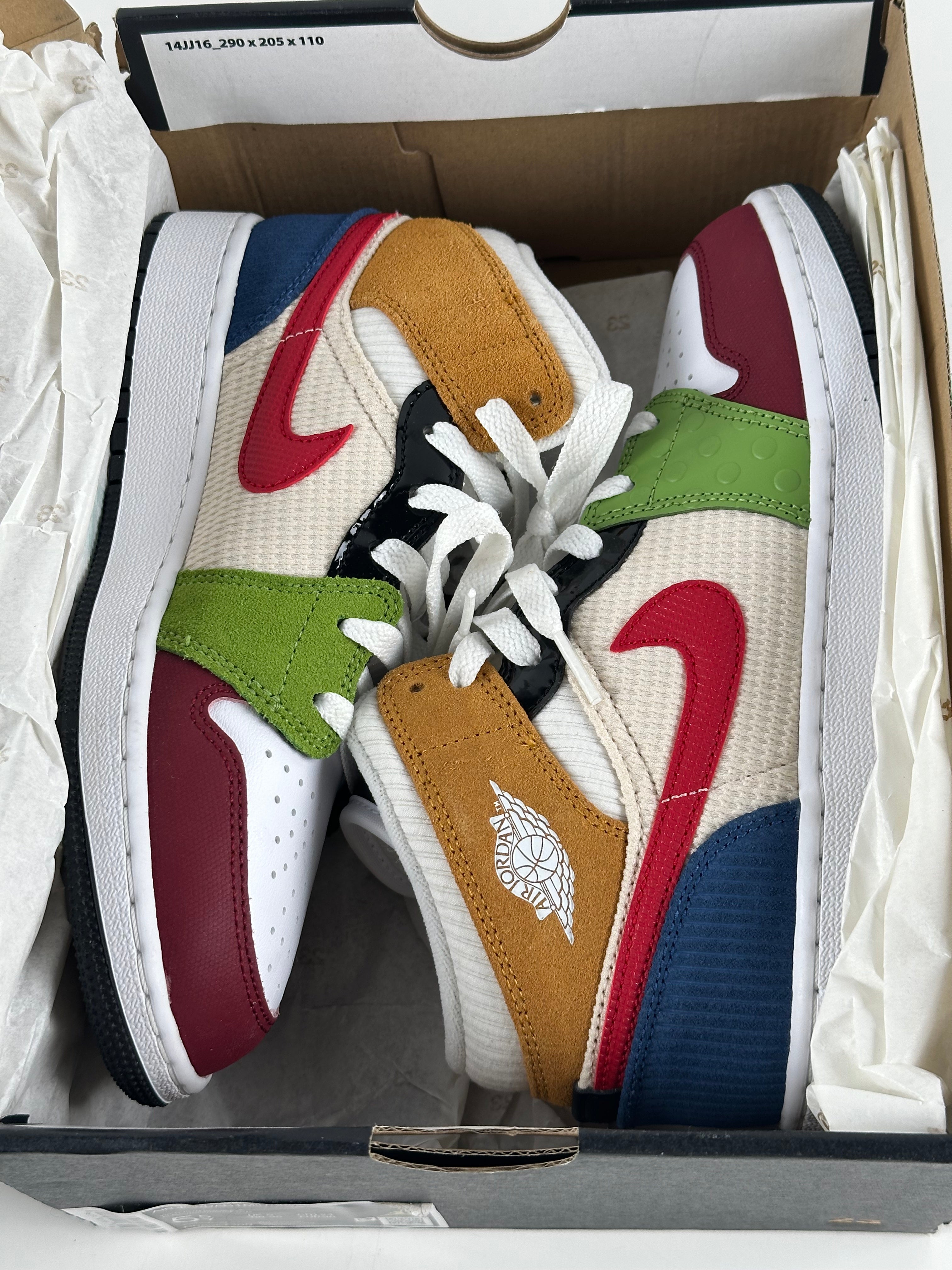 Air Jordan 1 Mid SE (GS) – White/Gym Red/Black – koko 38 (UUSI)