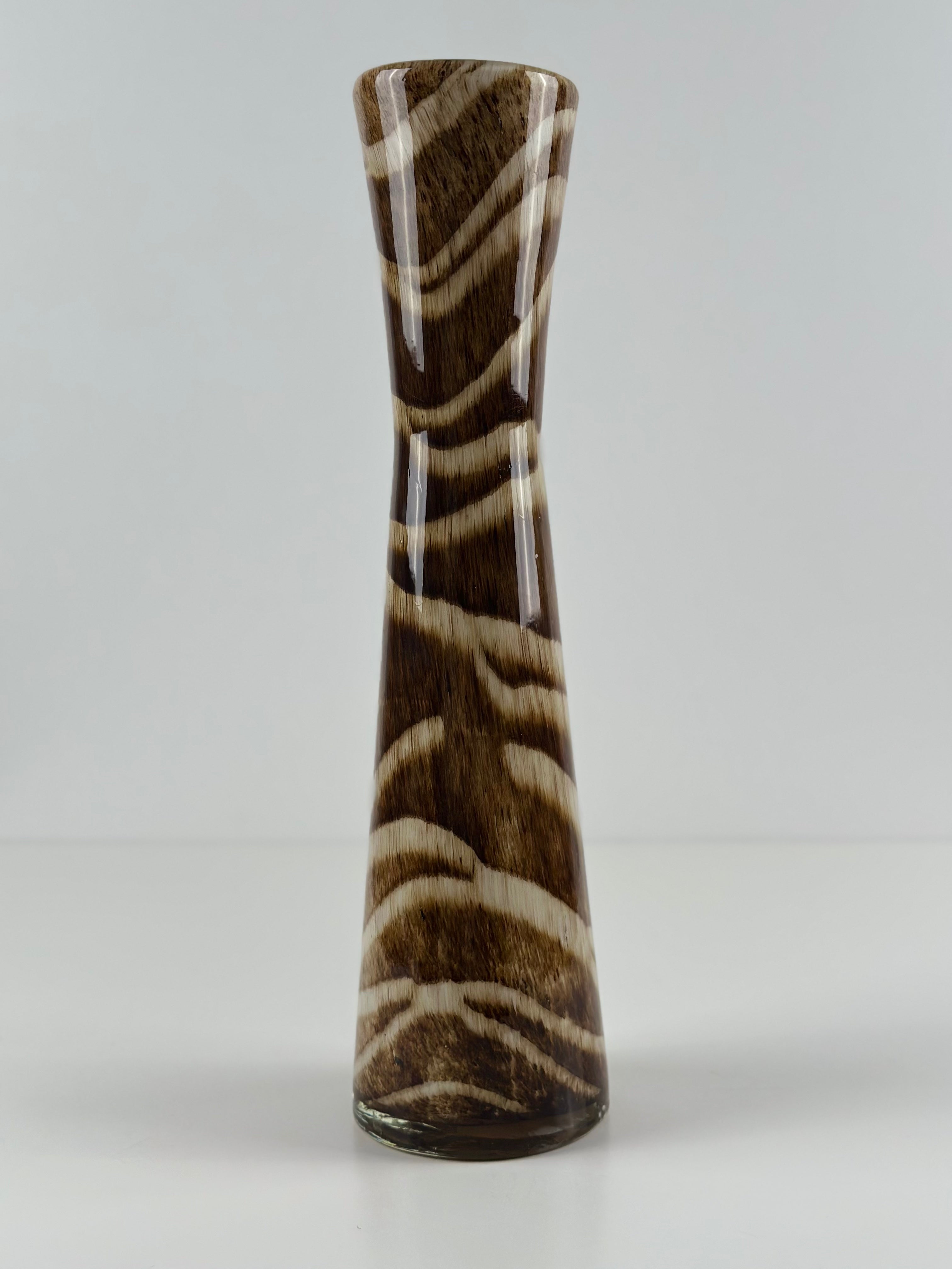 Käsinpuhallettu studiolasimaljakko – 38 cm