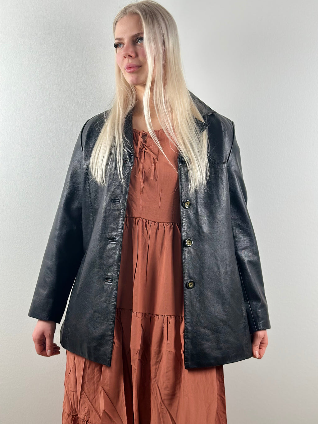 Saki – ajaton nahkatakki, koko 42