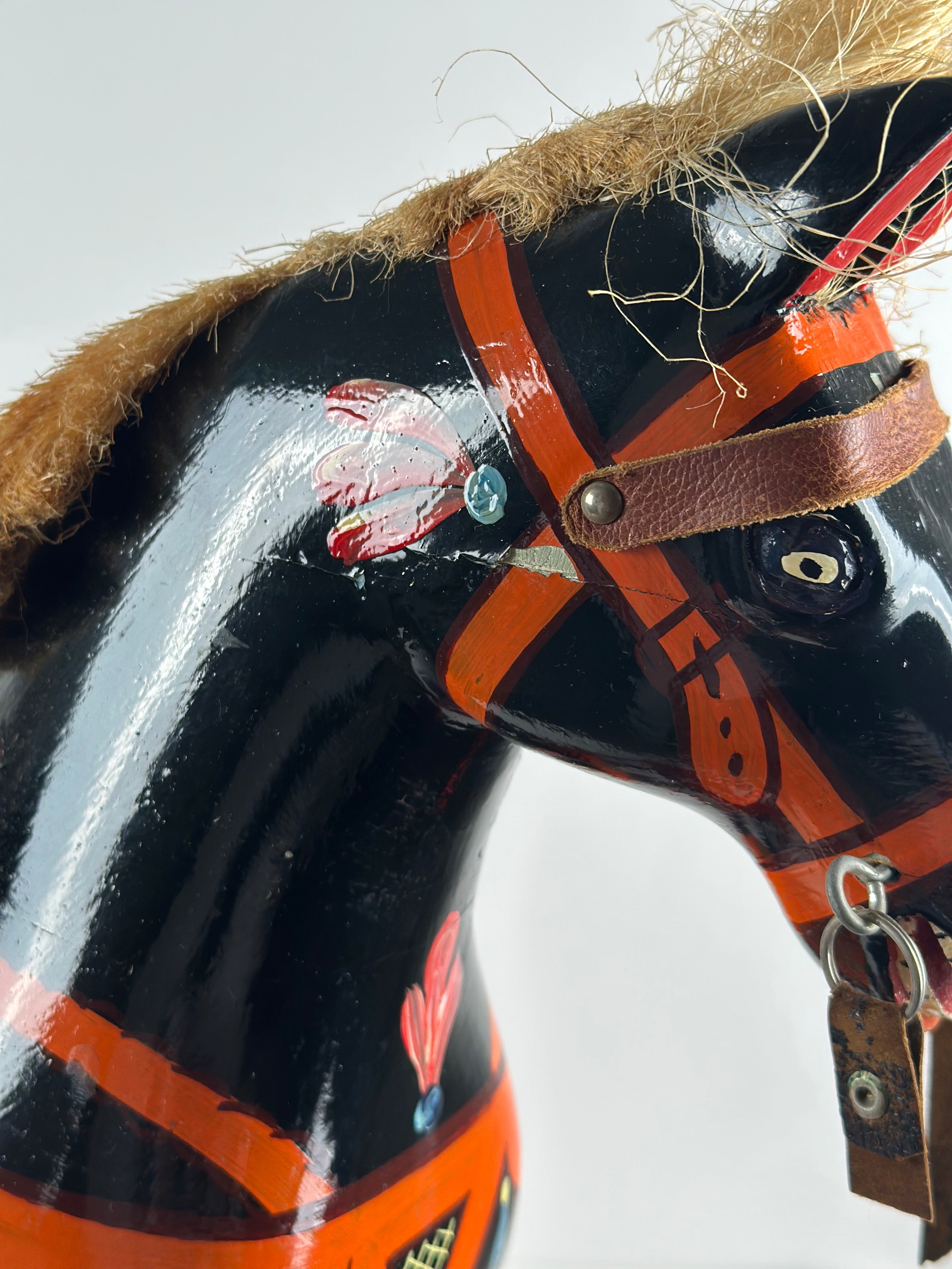 Norjalainen puinen keinuhevonen – 90 cm